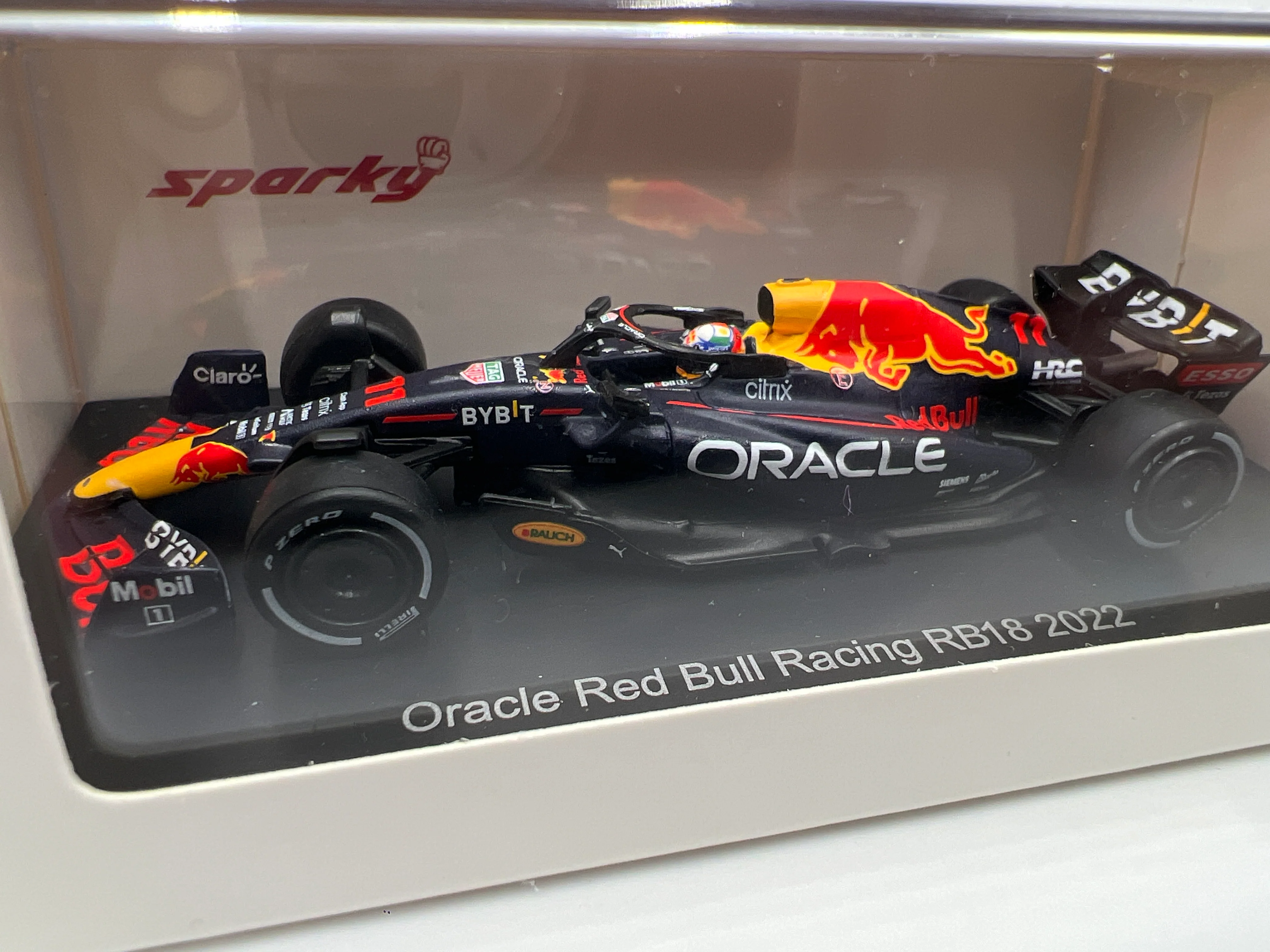 Sparky 1/64 Formula 1 Oracle Red Bull Racing RB18 2022 Sergio Perez - Image 3