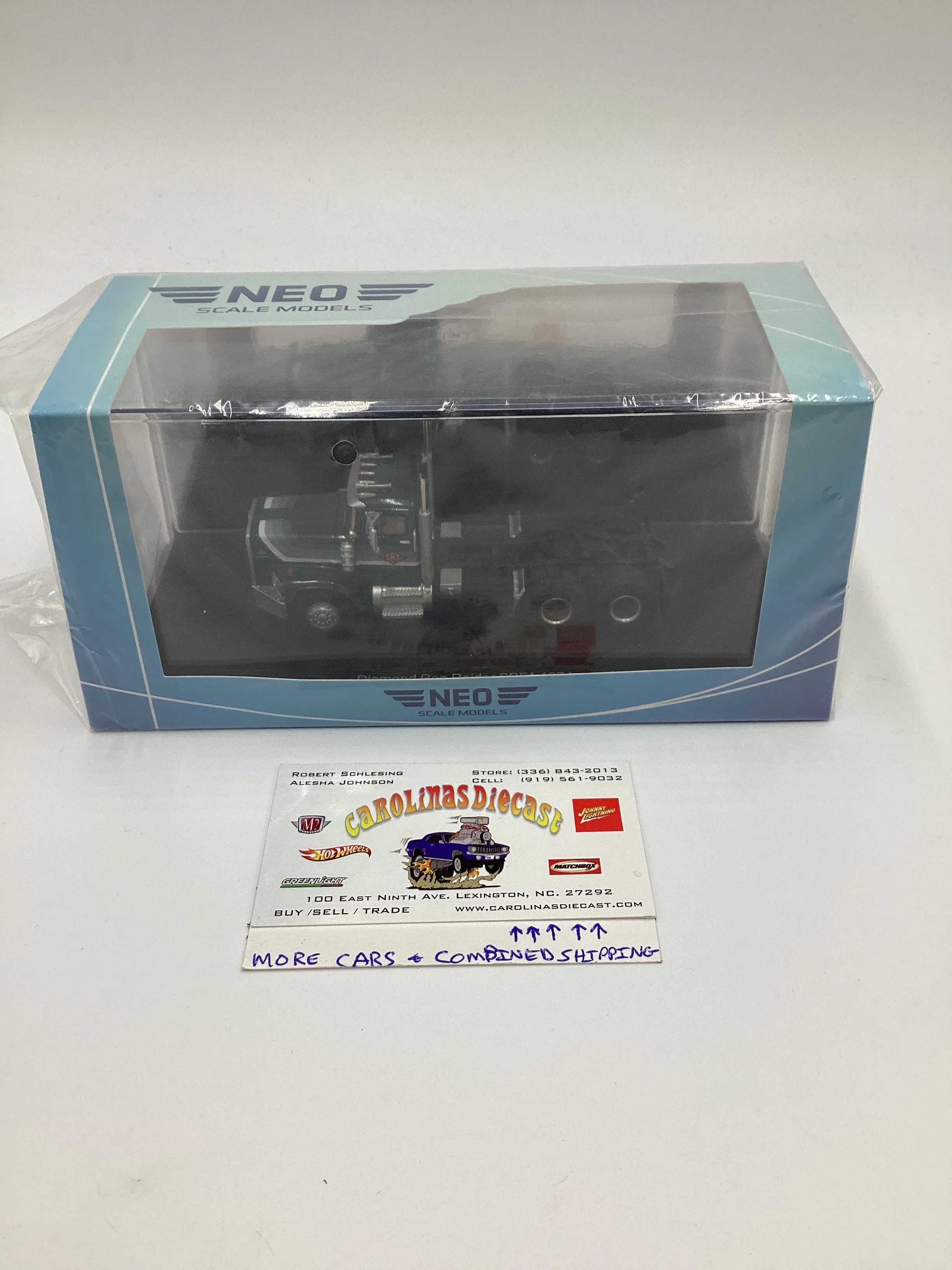 Neo Scale Models Diamond Reo Raiders SBFA 1974 Green *Small Crack On Case*