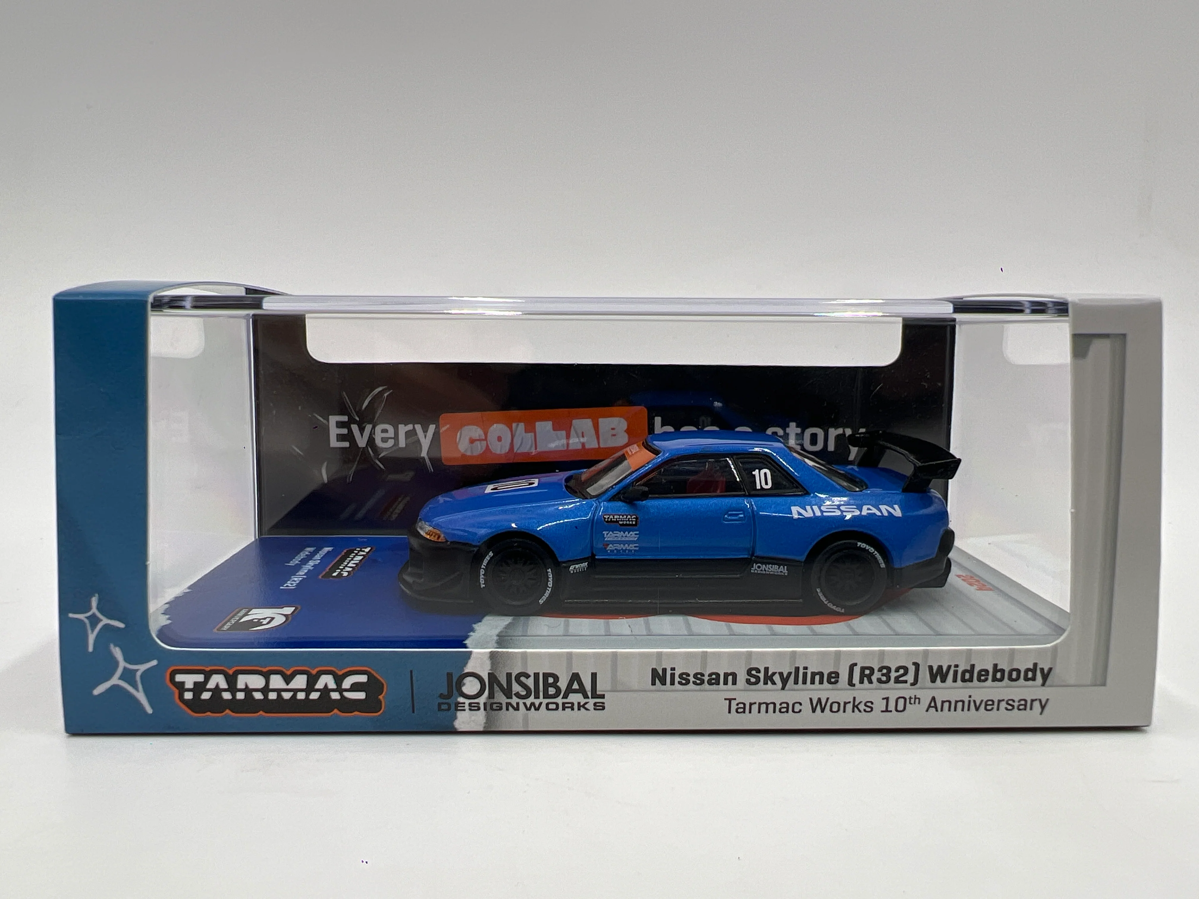 Tarmac Works 10th Anniversary Nissan Skyline R32 Widebody Jonsibal Blue/Black - Image 7