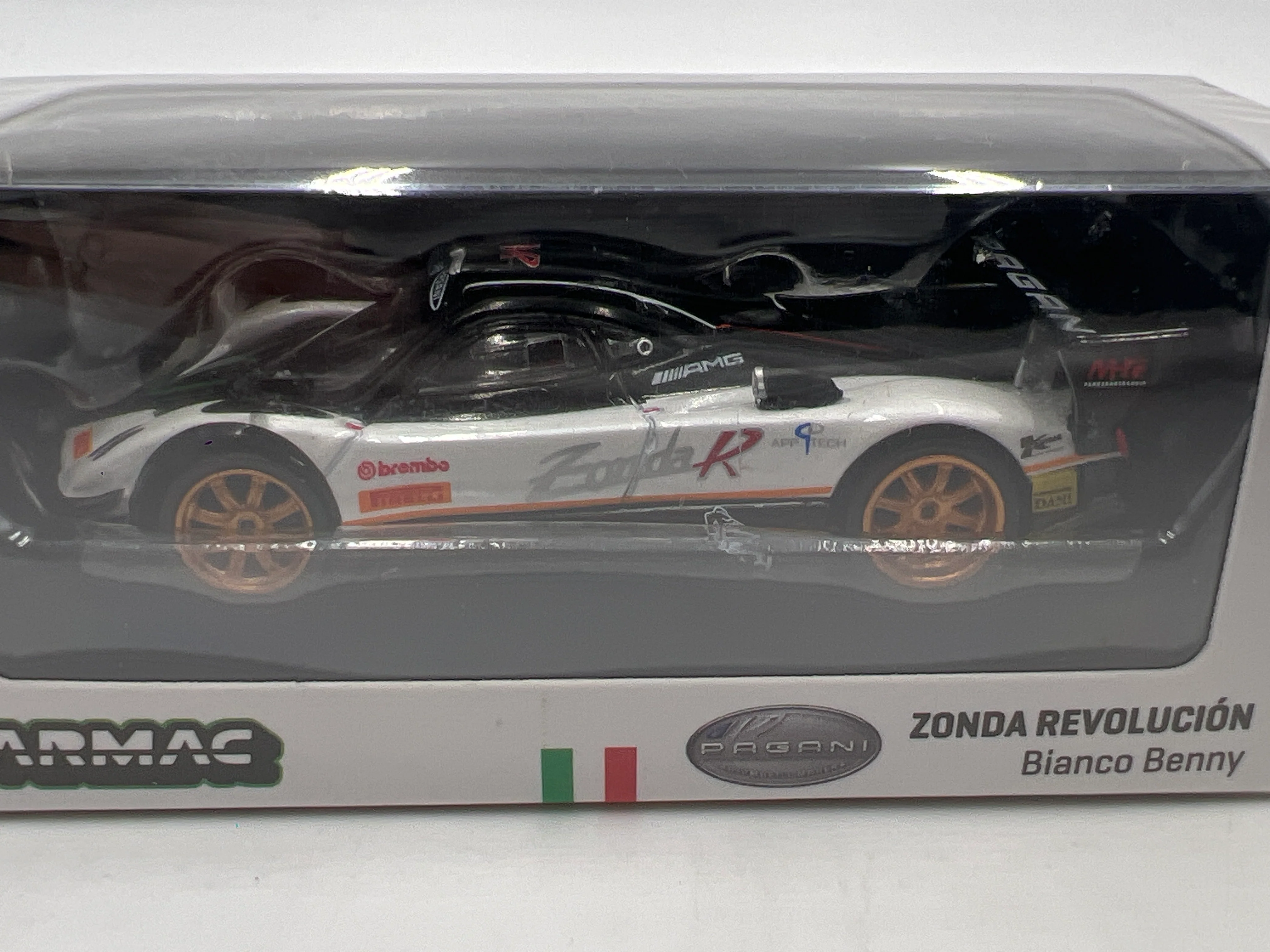 Tarmac Works Global64 Pagani Zonda Revolucion Bianco Benny - Image 3
