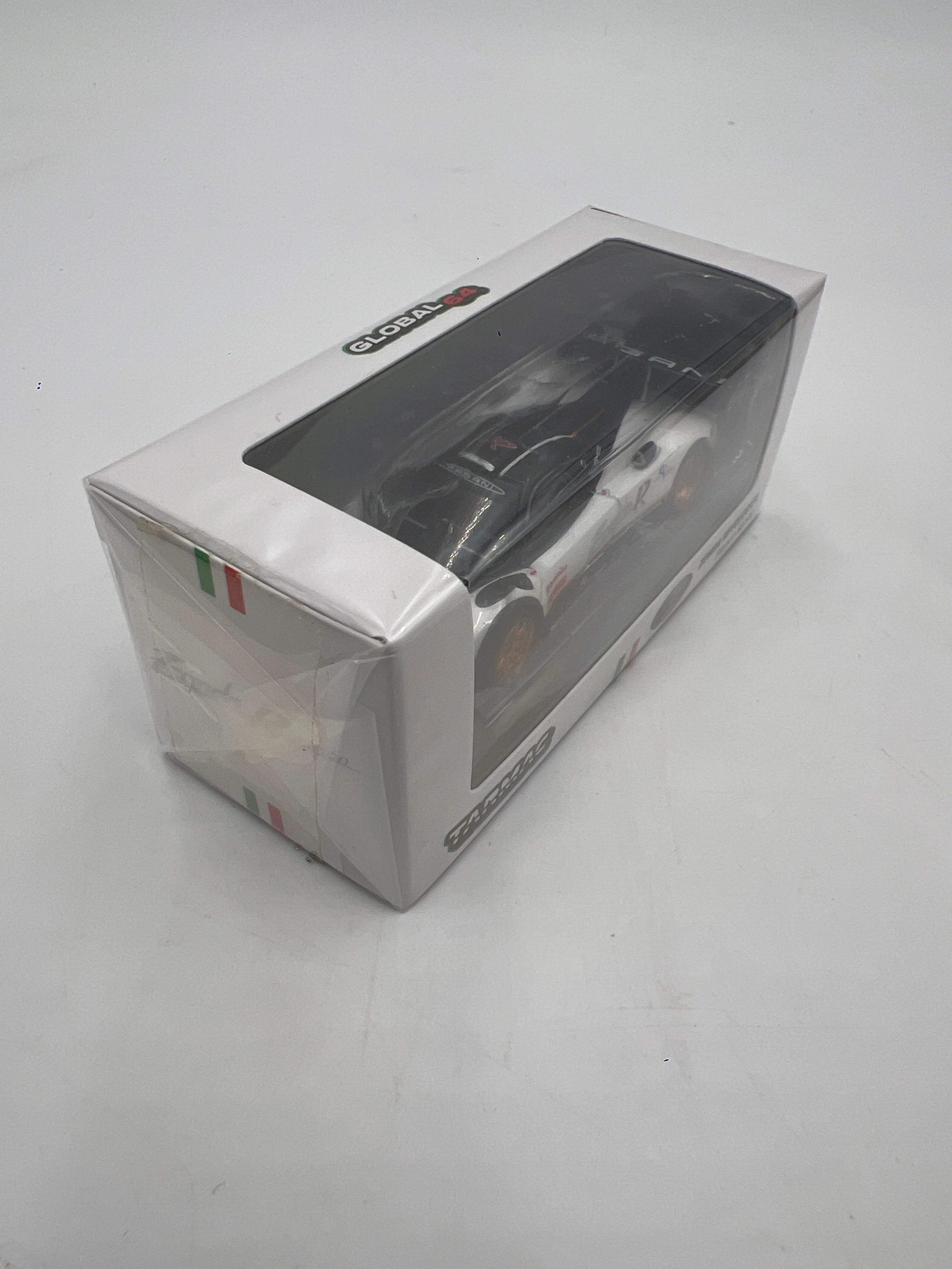 Tarmac Works Global64 Pagani Zonda Revolucion Bianco Benny - Image 4