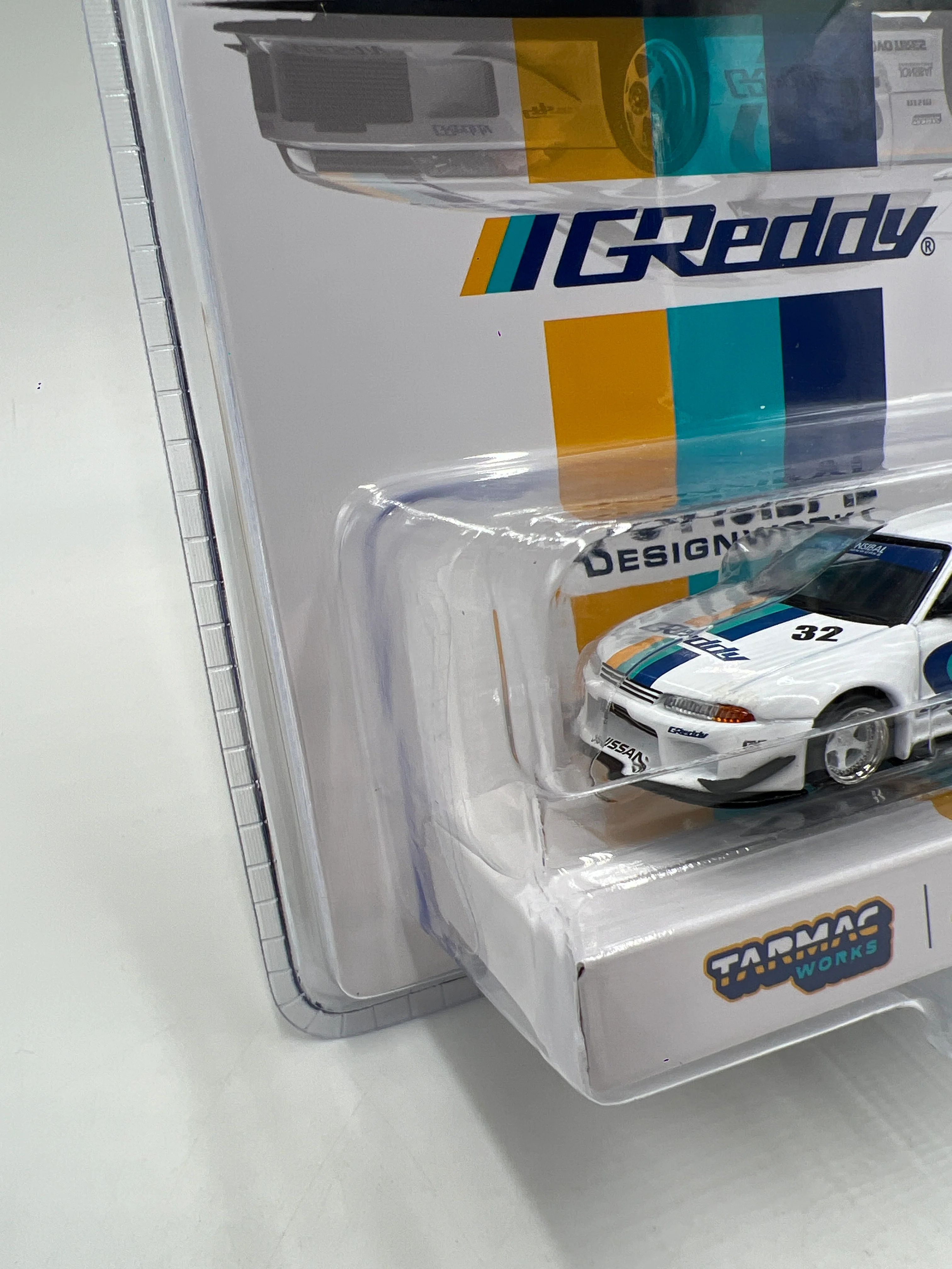 Tarmac Works Mijo Exclusives Nissan Skyline R32 Widebody Jonsibal GReddy White - Image 4