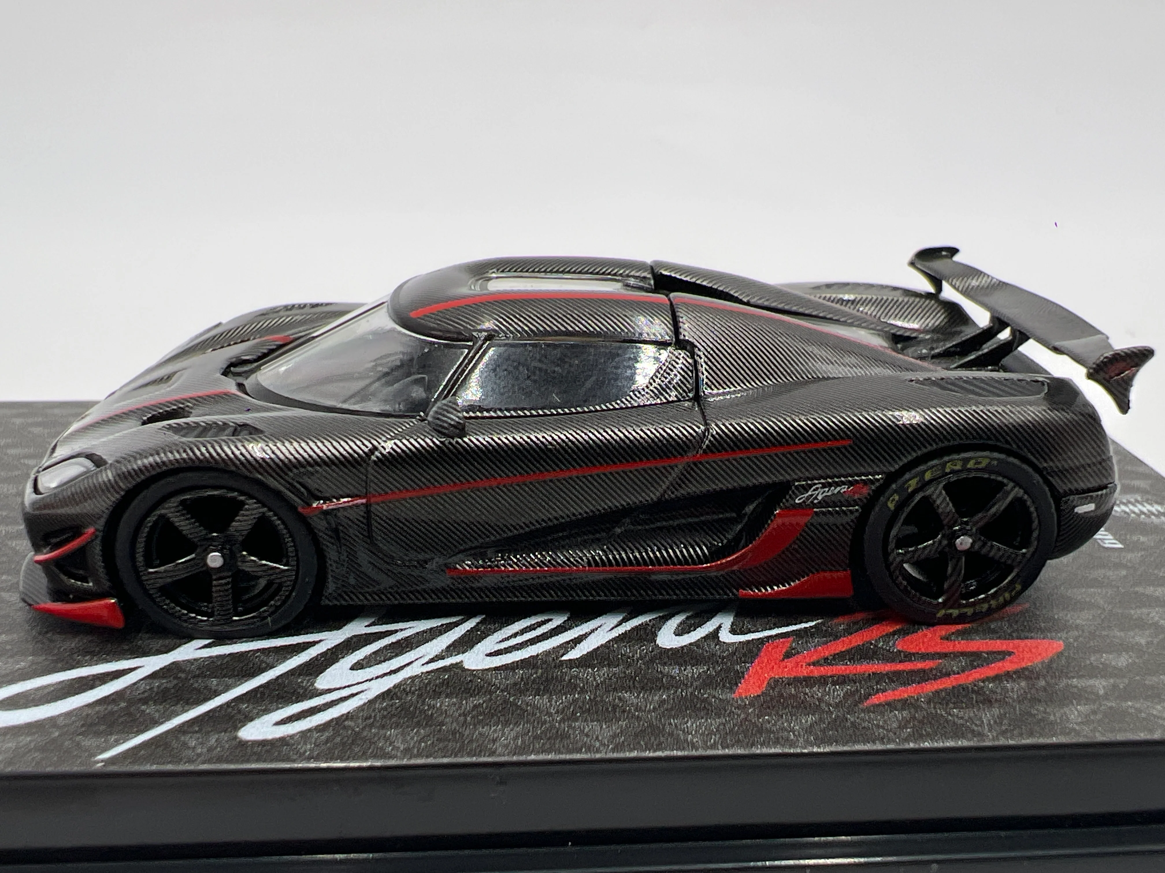 Tarmac Works x Global 64 Koenigsegg Agera RS Full Carbon - Image 4