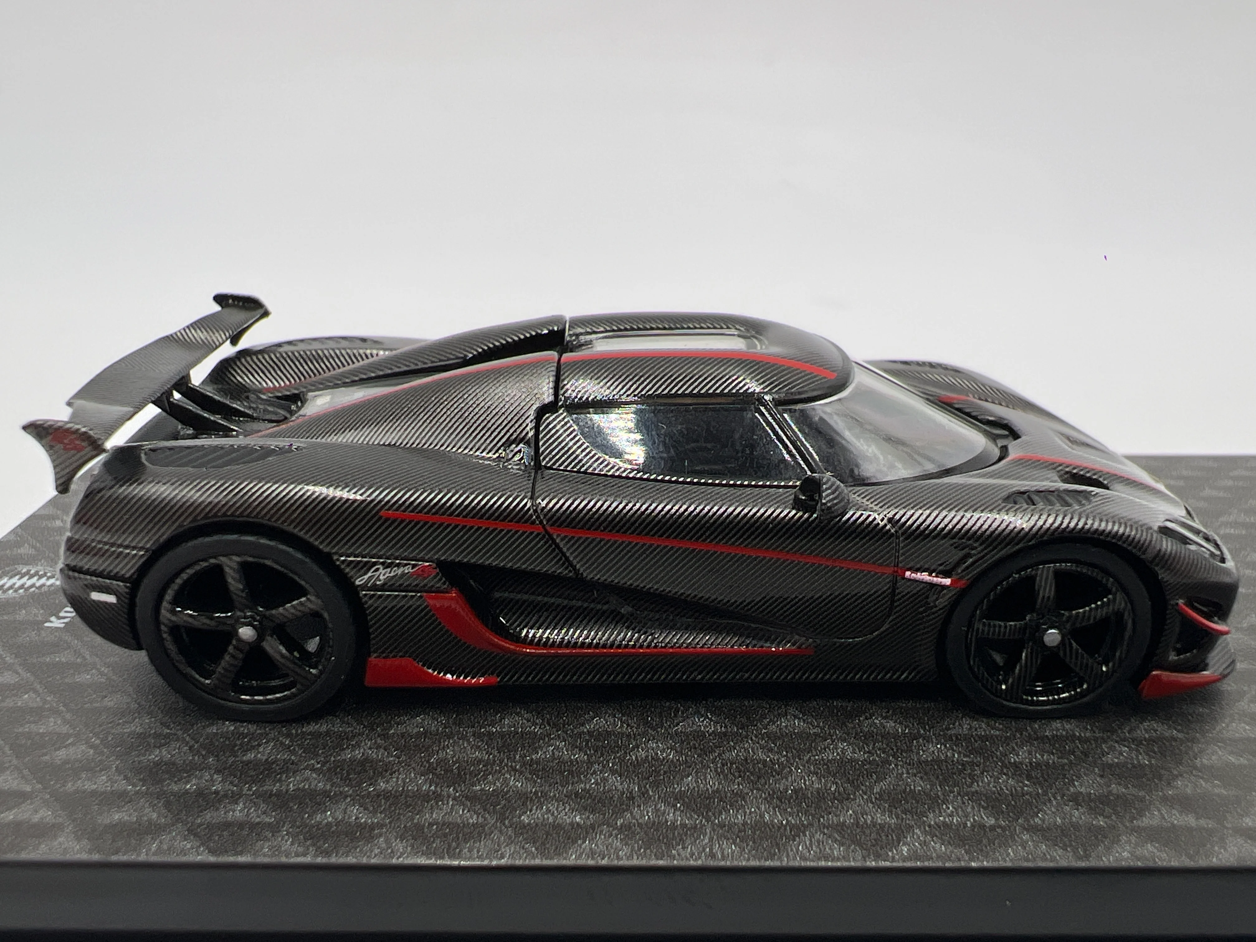 Tarmac Works x Global 64 Koenigsegg Agera RS Full Carbon - Image 5