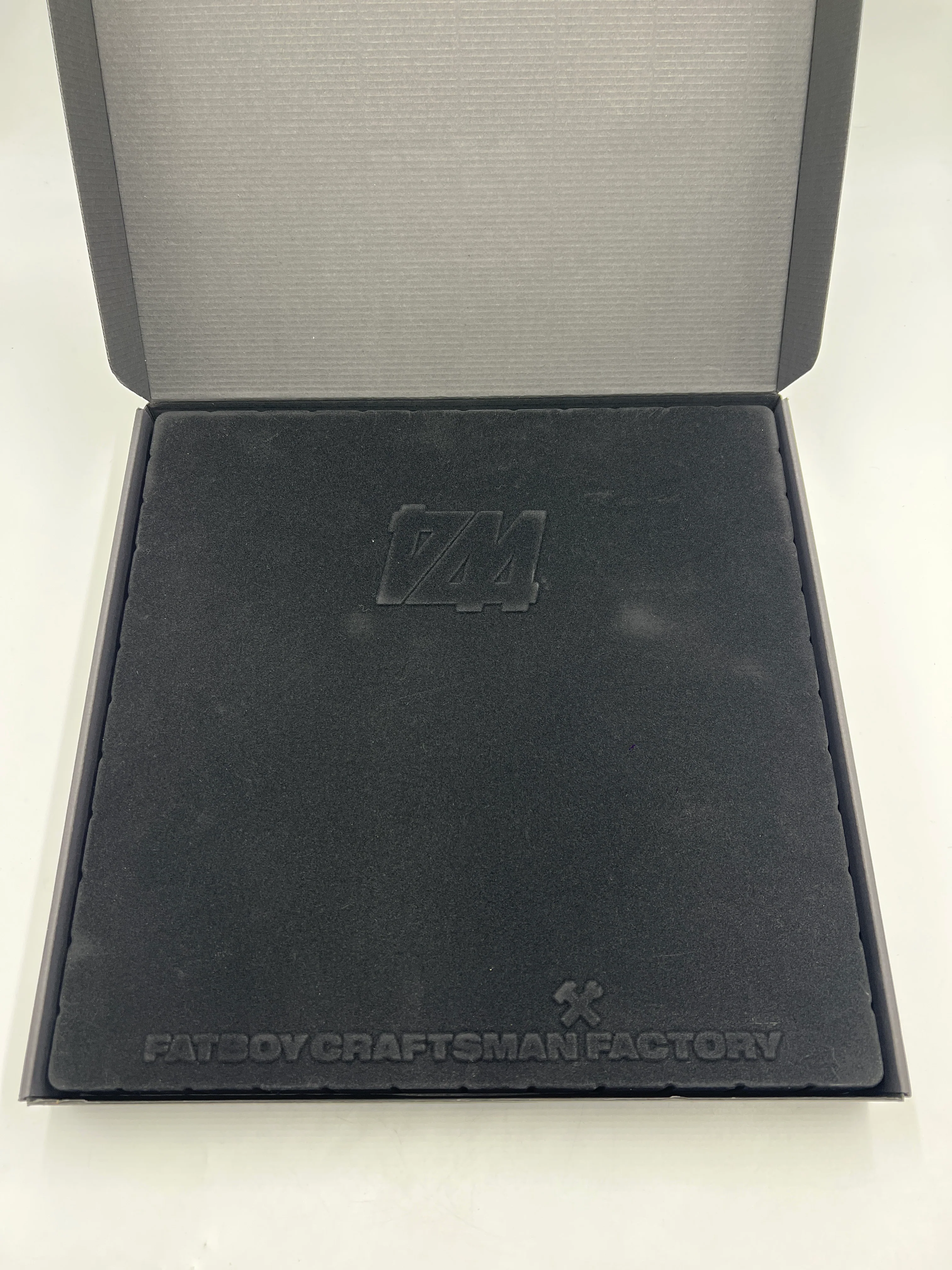 Tarmac Works 4A Like Black Special 4 Car Diorama Box Set W/Mercedes-Benz AMG GT3 - Image 10