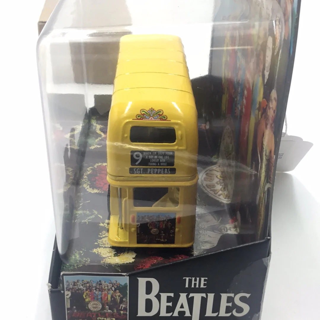 Corgi The Beatles Routemaster Bus Sgt. Pepper - Image 6