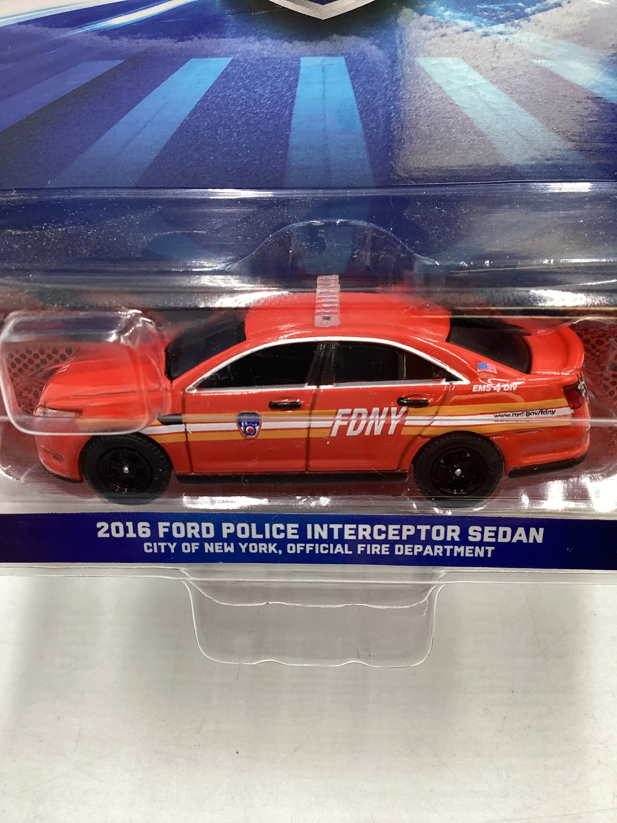 Greenlight First Responders Series 1 2016 Ford Police Interceptor Sedan City of New York Officila Fire Department 180C - Image 3