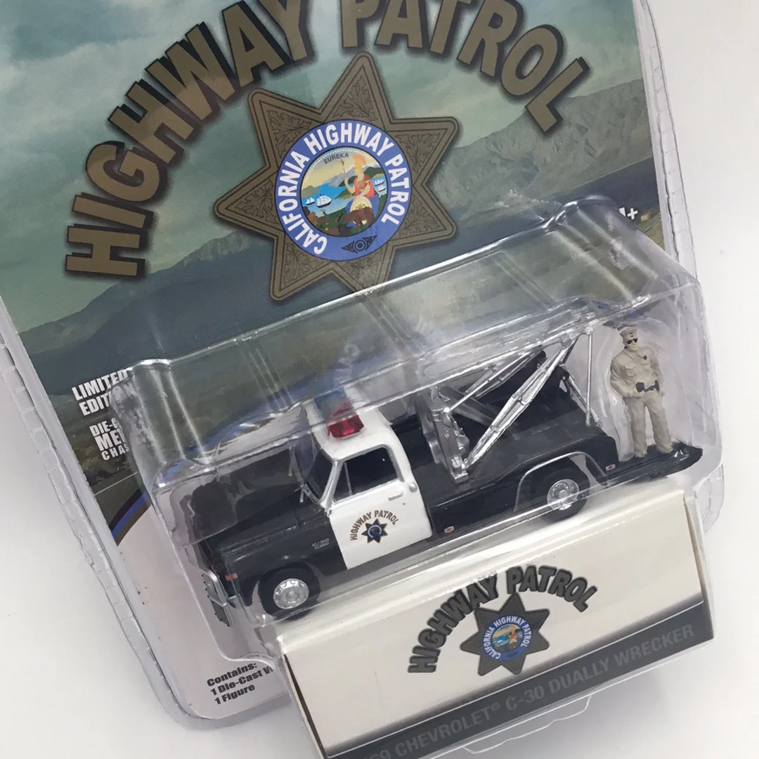 Greenlight Highway Patrol California highway patrol 1969 Chevrolet C-30 Dually Wrecker W/ Figure 181F - Image 3