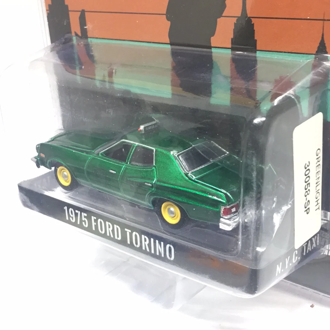 Greenlight Hobby exclusive NYC Taxi 1975 Ford Torino green machine CHASE - Image 4