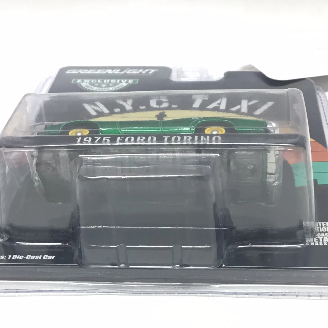 Greenlight Hobby exclusive NYC Taxi 1975 Ford Torino green machine CHASE - Image 5