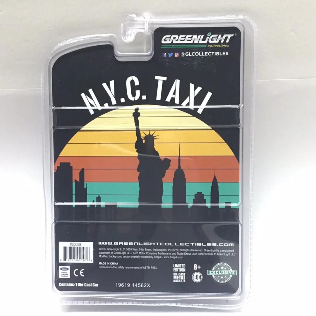 Greenlight Hobby exclusive NYC Taxi 1975 Ford Torino green machine CHASE - Image 6