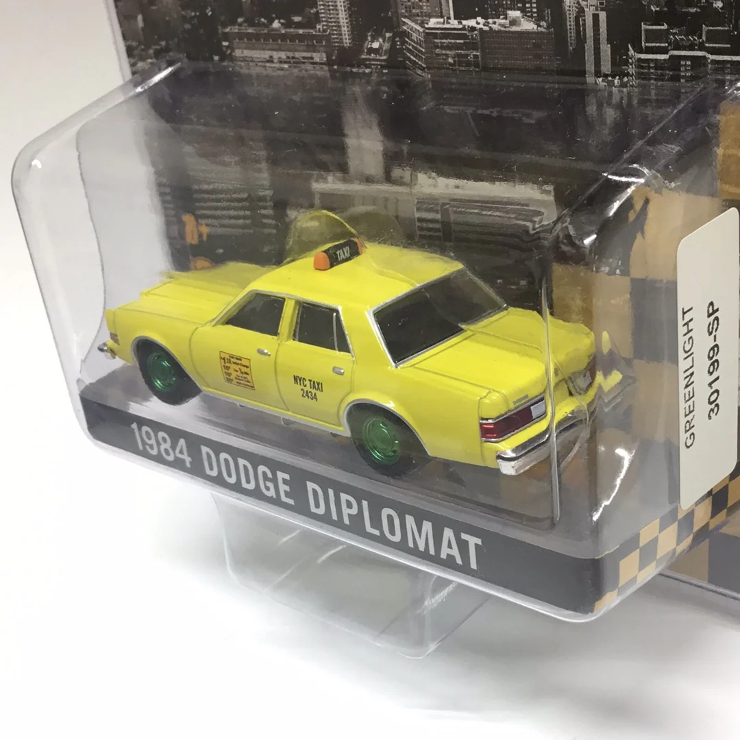 Greenlight Hobby exclusive NYC Taxi 1984 Dodge Diplomat green machine CHASE - Image 4