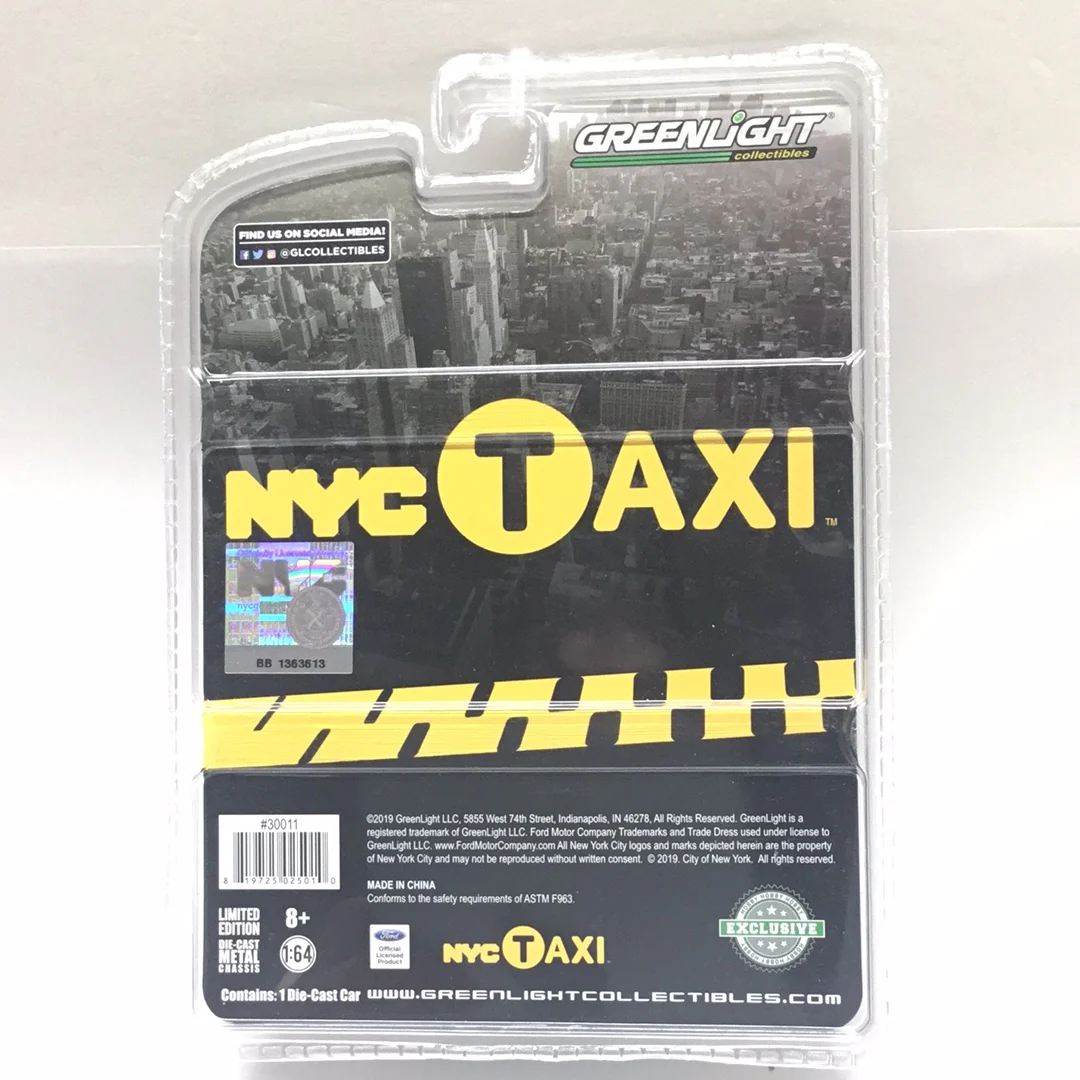 Greenlight Hobby exclusive NYC Taxi 2013 Ford Fusion green machine CHASE - Image 6
