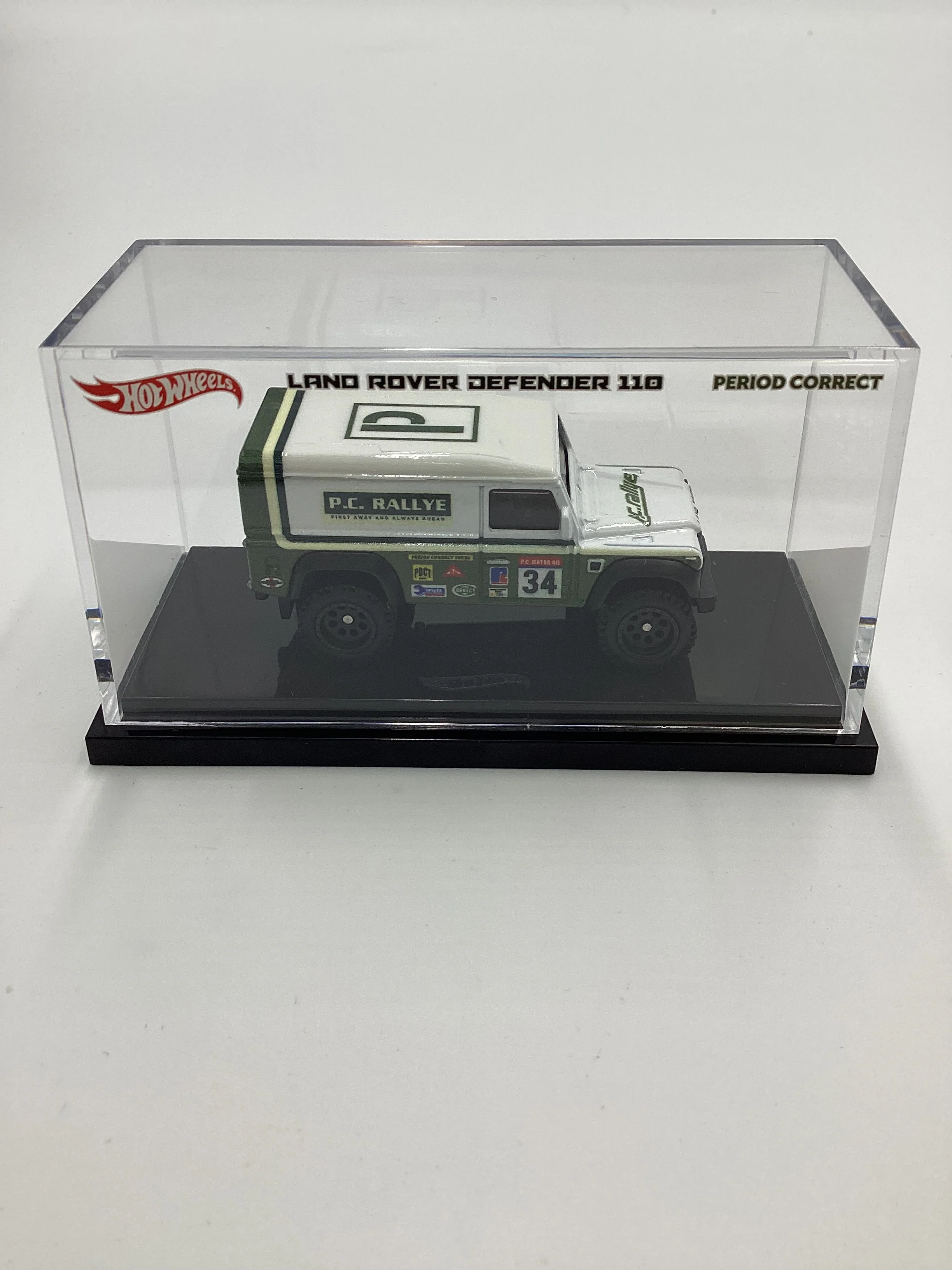 2019 Hot wheels X Period Correct Land Rover Defender 110 VHTF - Image 2
