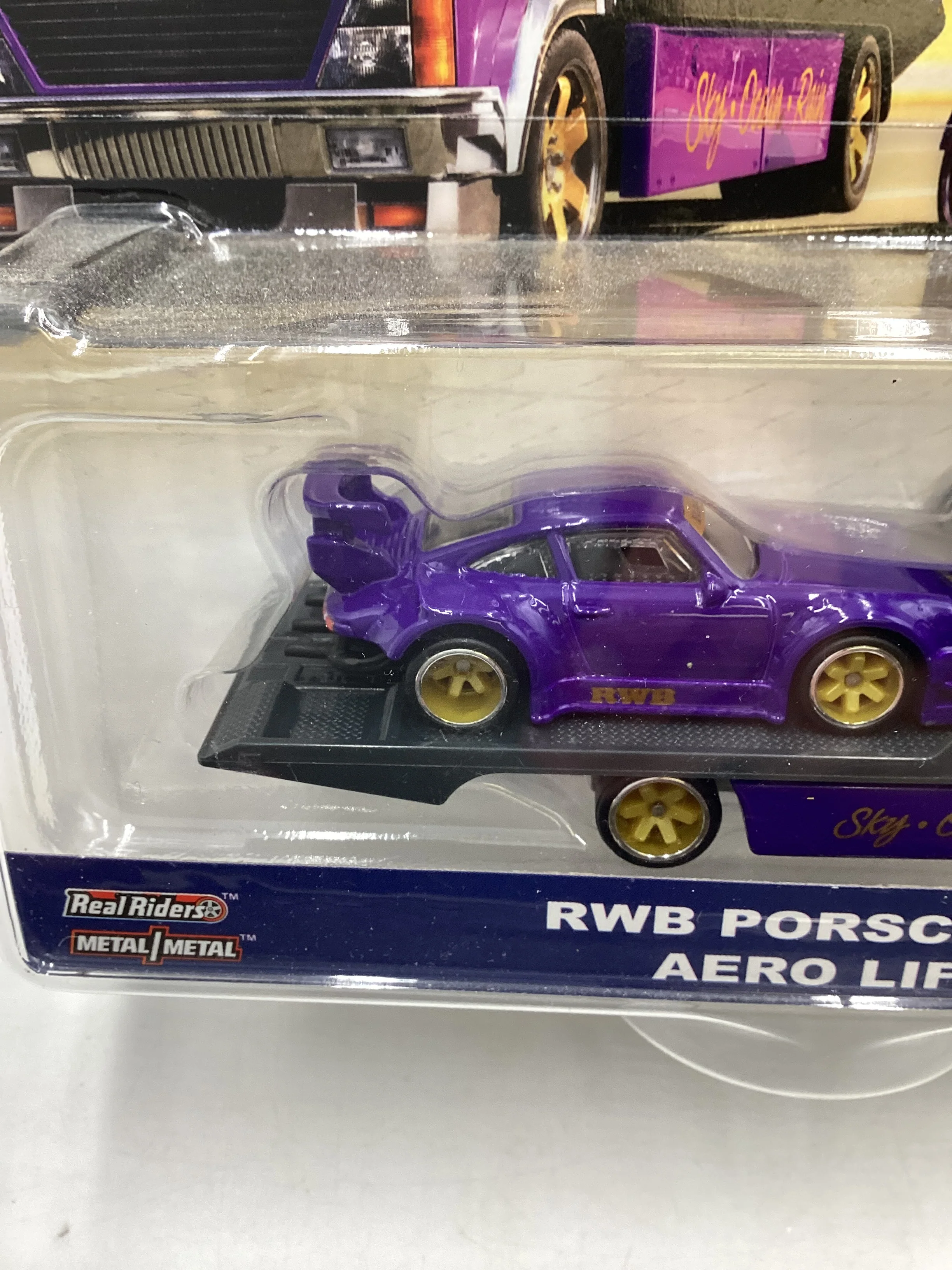 Hot wheels 2019 Team Transport #17 RWB Porsche 930 & Aero Lift W/Protector - Image 4