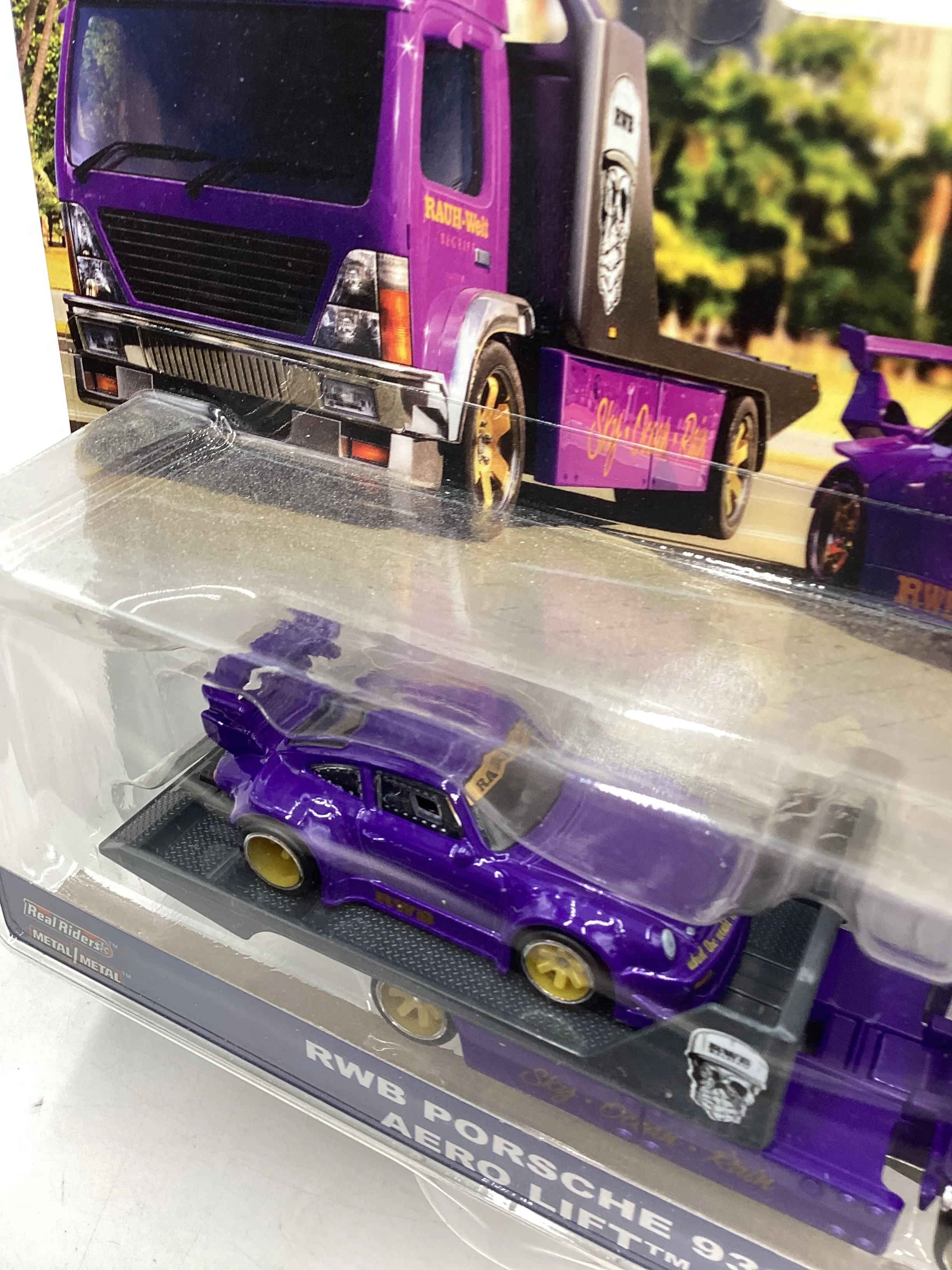 Hot wheels 2019 Team Transport #17 RWB Porsche 930 & Aero Lift W/Protector - Image 7