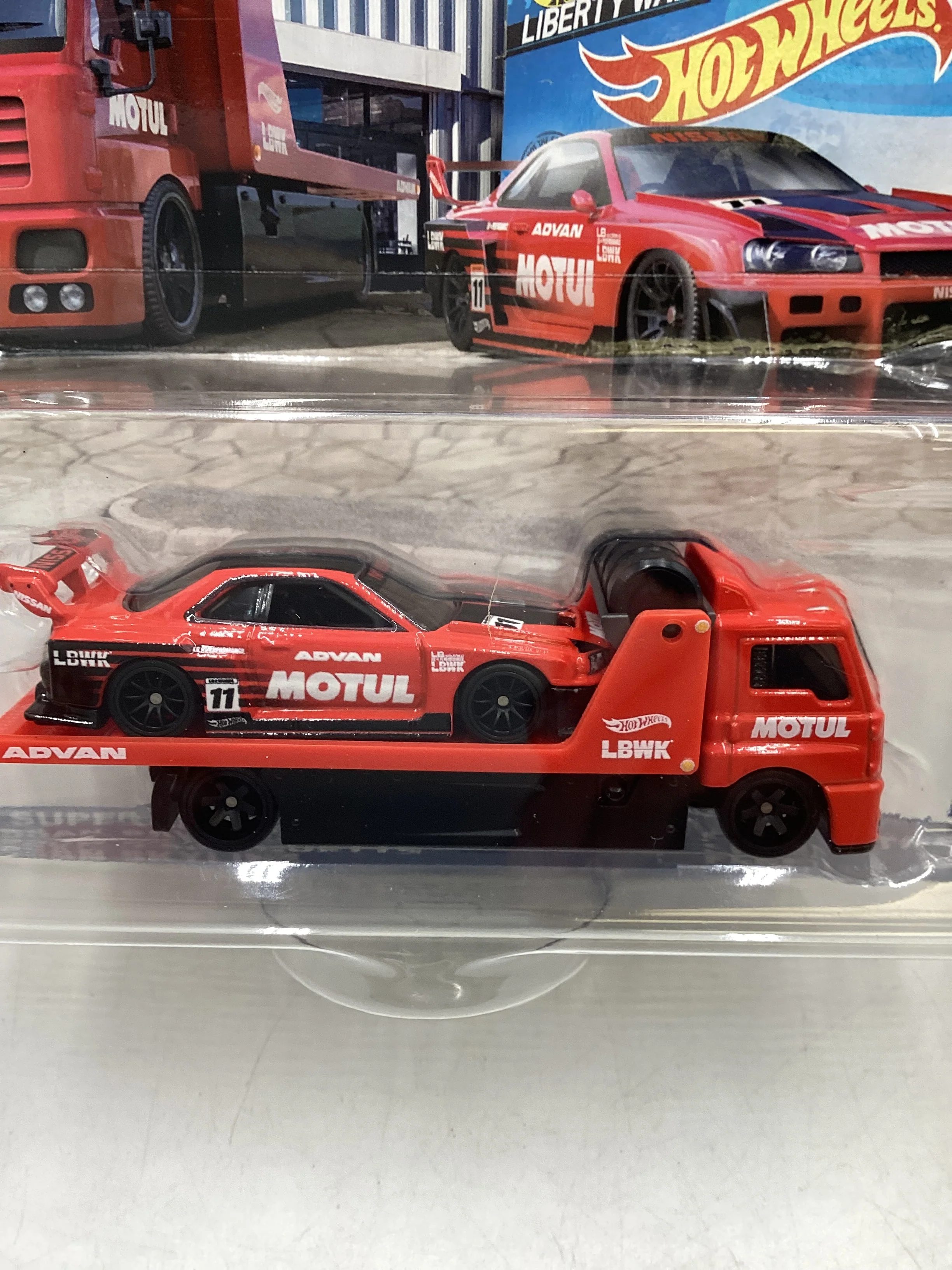 HOT WHEELS 2023 TEAM TRANSPORT #44 LB-ER34 Super Silhouette Nissan Skyline & Fleet Street with protector - Image 3