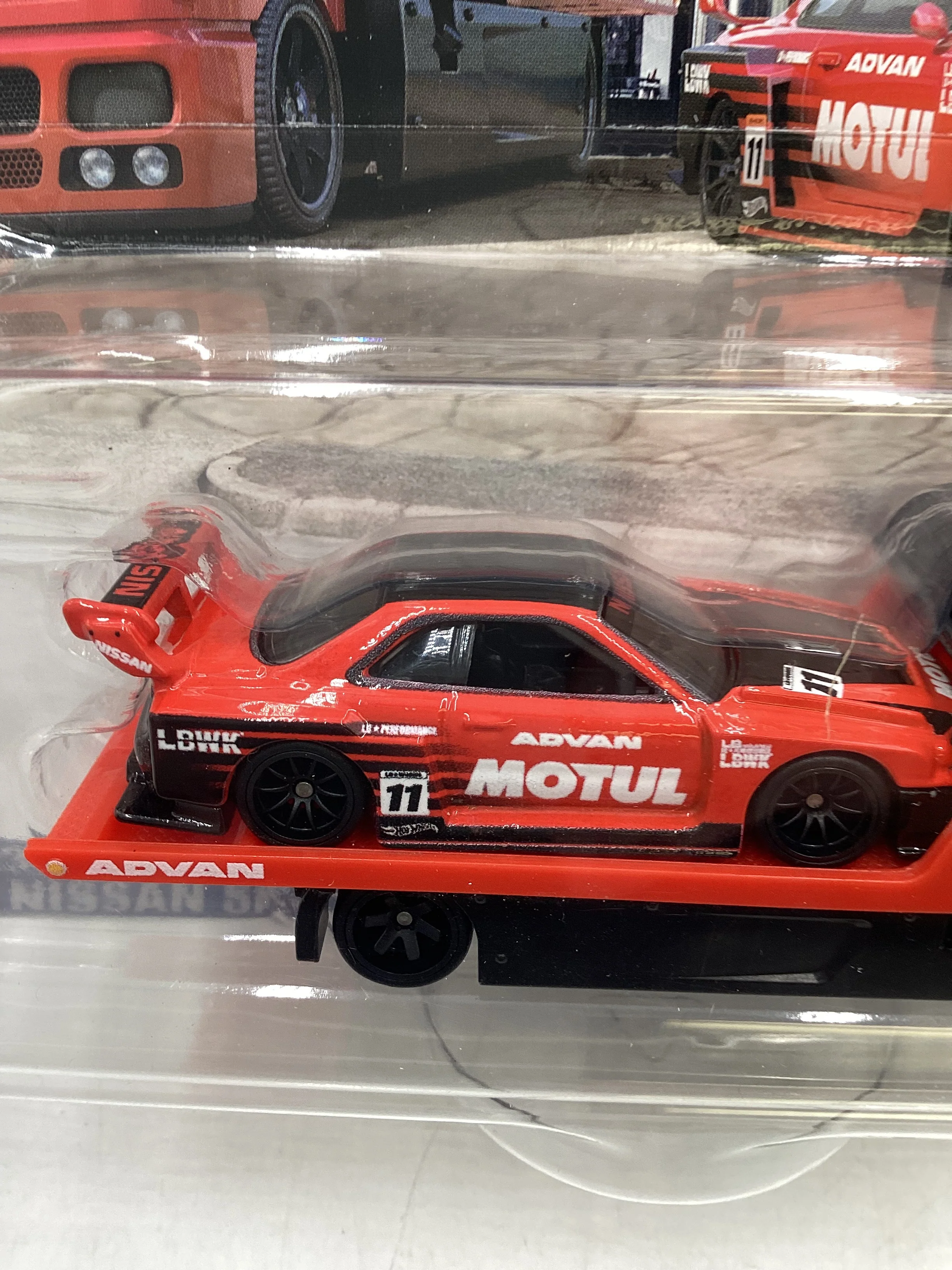 HOT WHEELS 2023 TEAM TRANSPORT #44 LB-ER34 Super Silhouette Nissan Skyline & Fleet Street with protector - Image 4