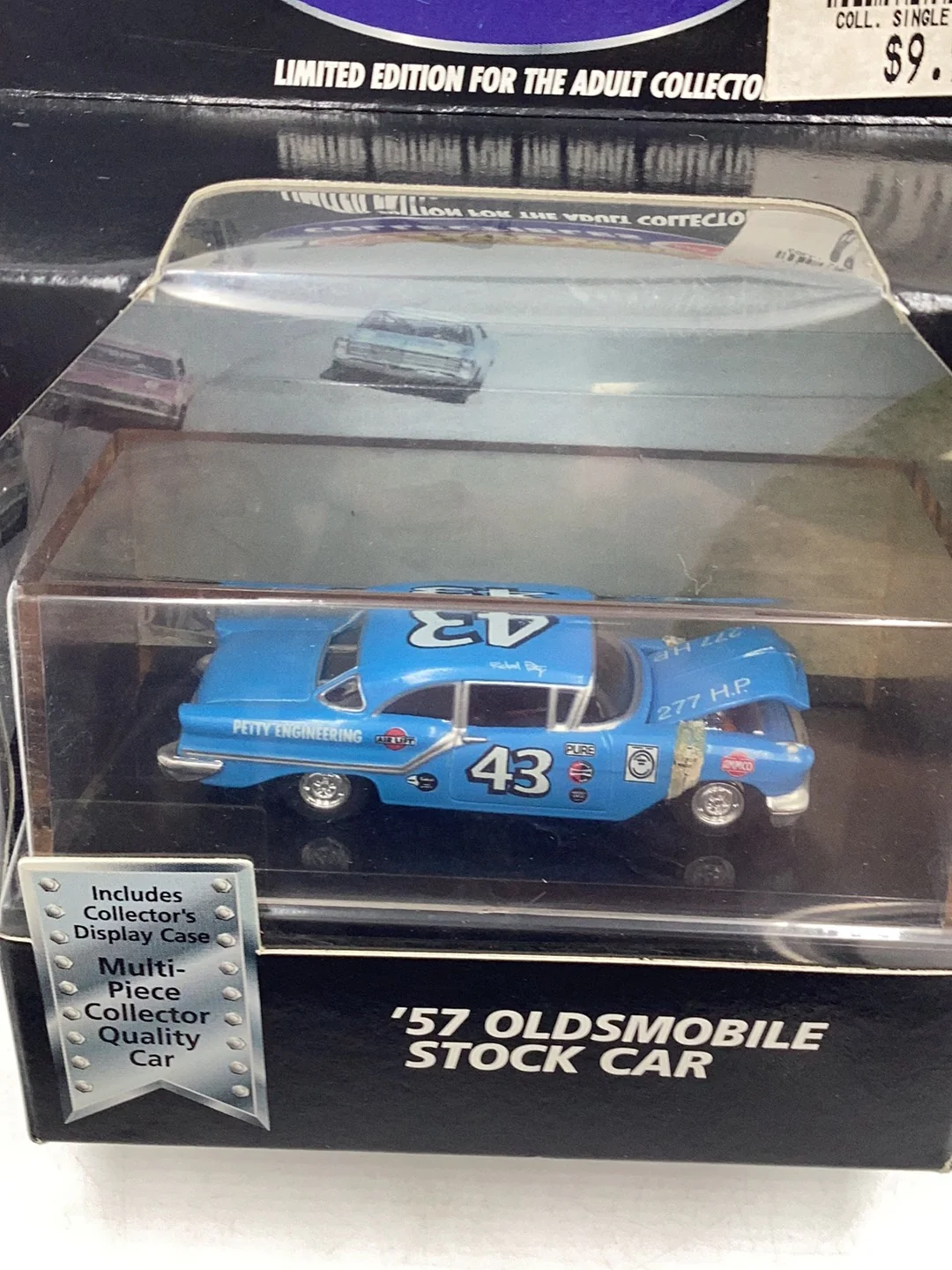 Hot Wheels Collectibles #2769 57 Oldsmobile Stock Car - Image 6
