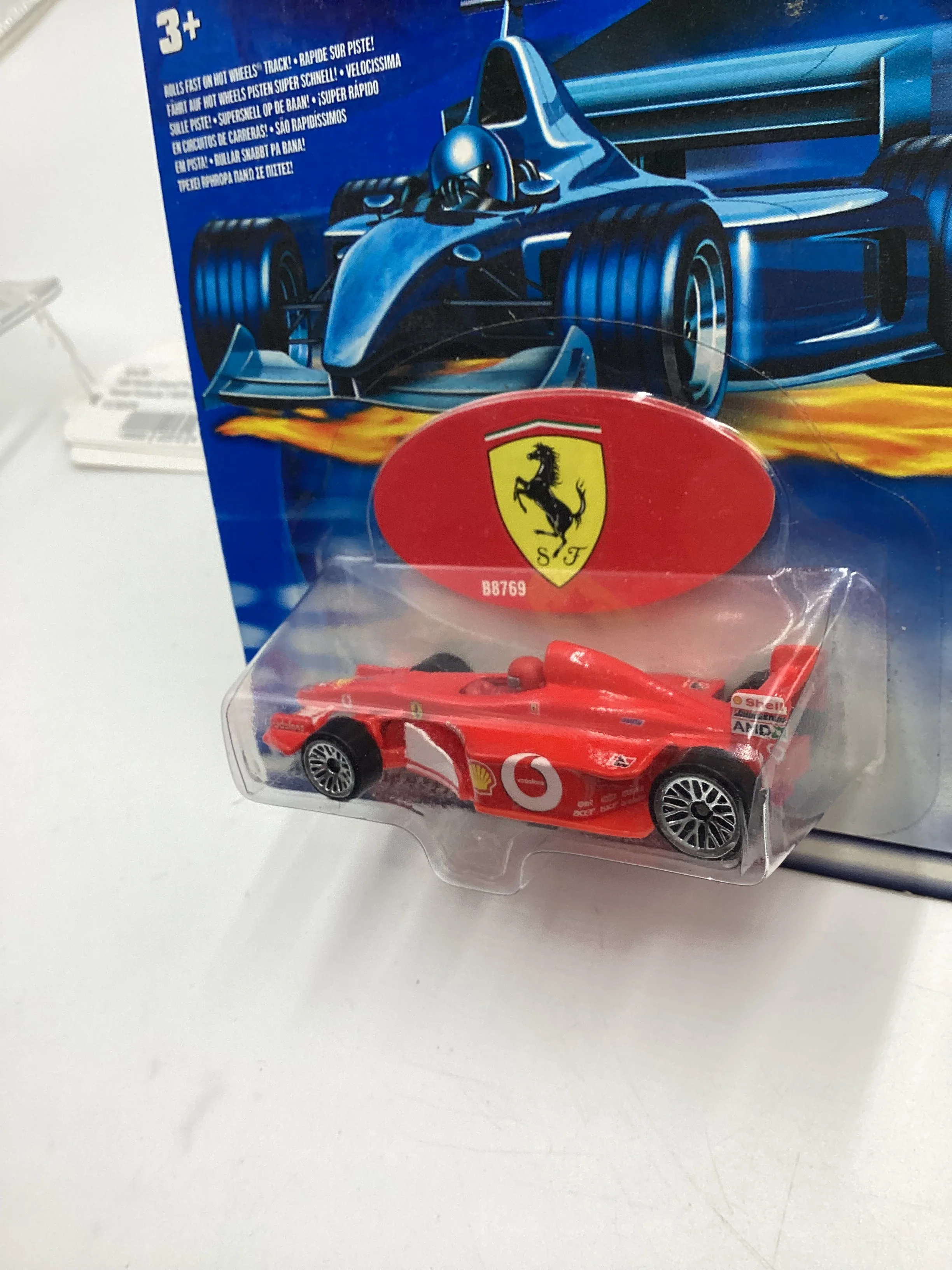hot Wheels Ferrari Grand Prix B8769 Ferrari Formula 1 with driver red & protector - Image 4