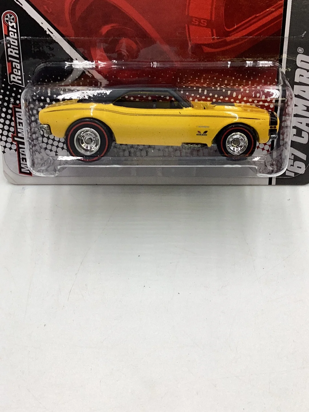 Hot Wheels Garage 67 Camaro 1/22 with protector - Image 3