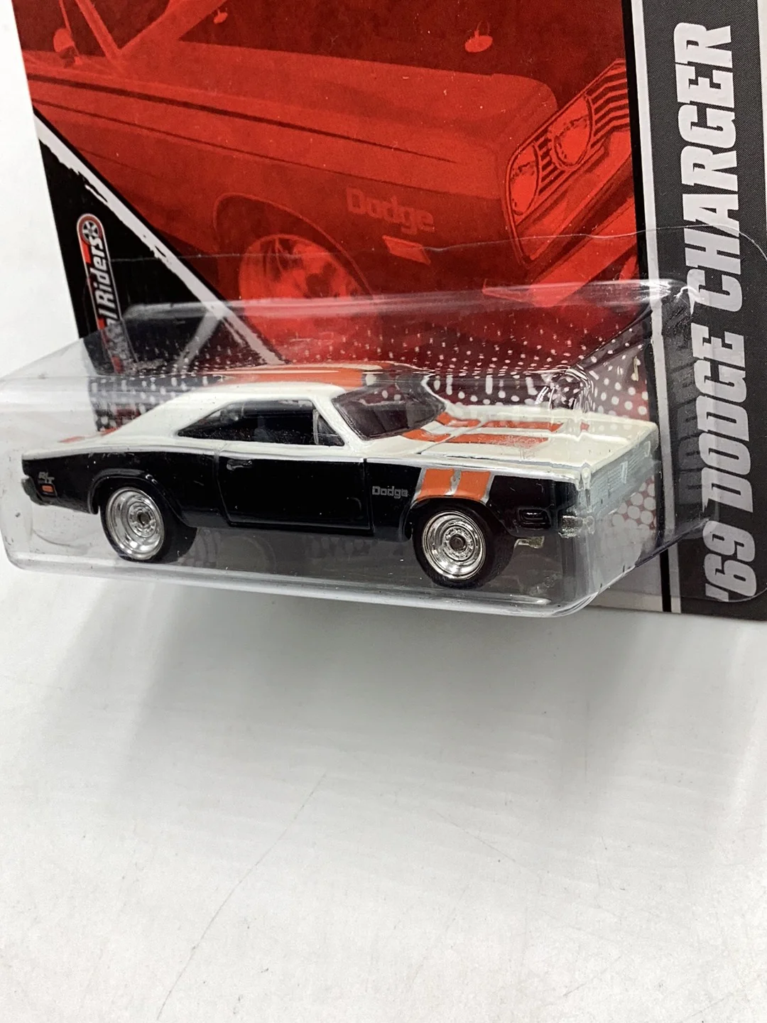 Hot wheels garage 69 Dodge Charger RARE with protector - Image 4