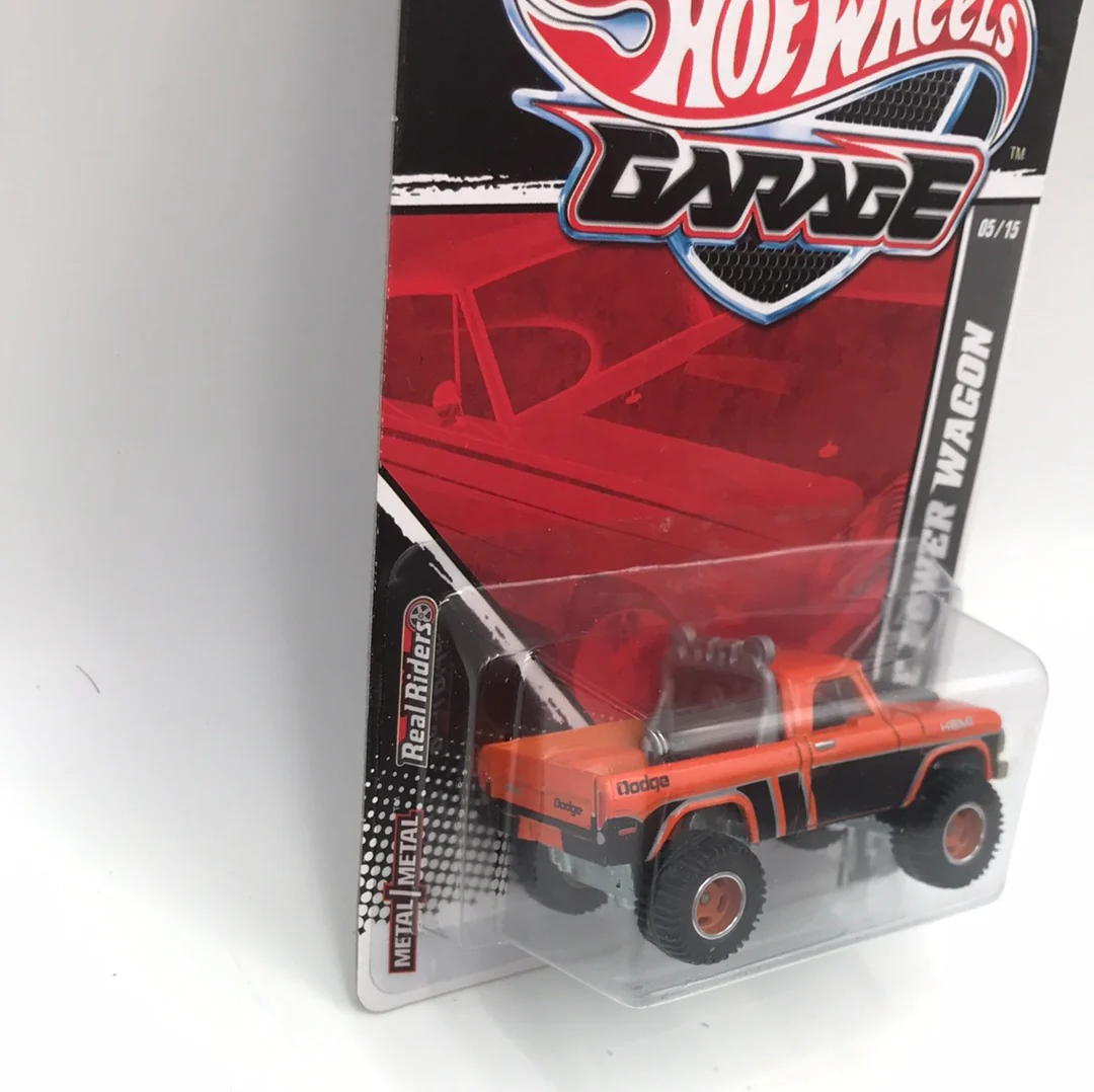 Hot wheels Garage 70 Dodge Power Wagon real riders metal/metal W/Protector - Image 4