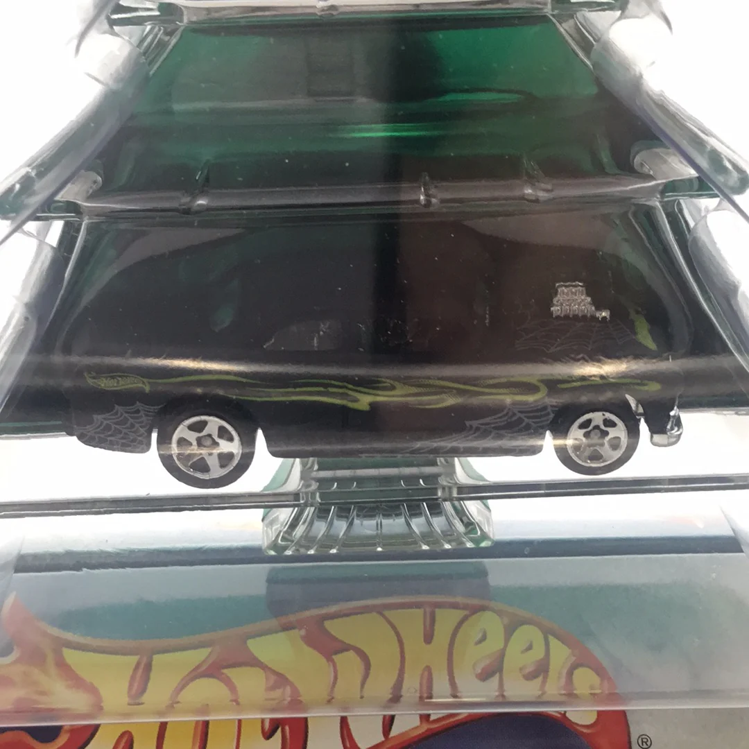 Hot wheels Holiday Decoration Christmas ornament with car set - Image 2
