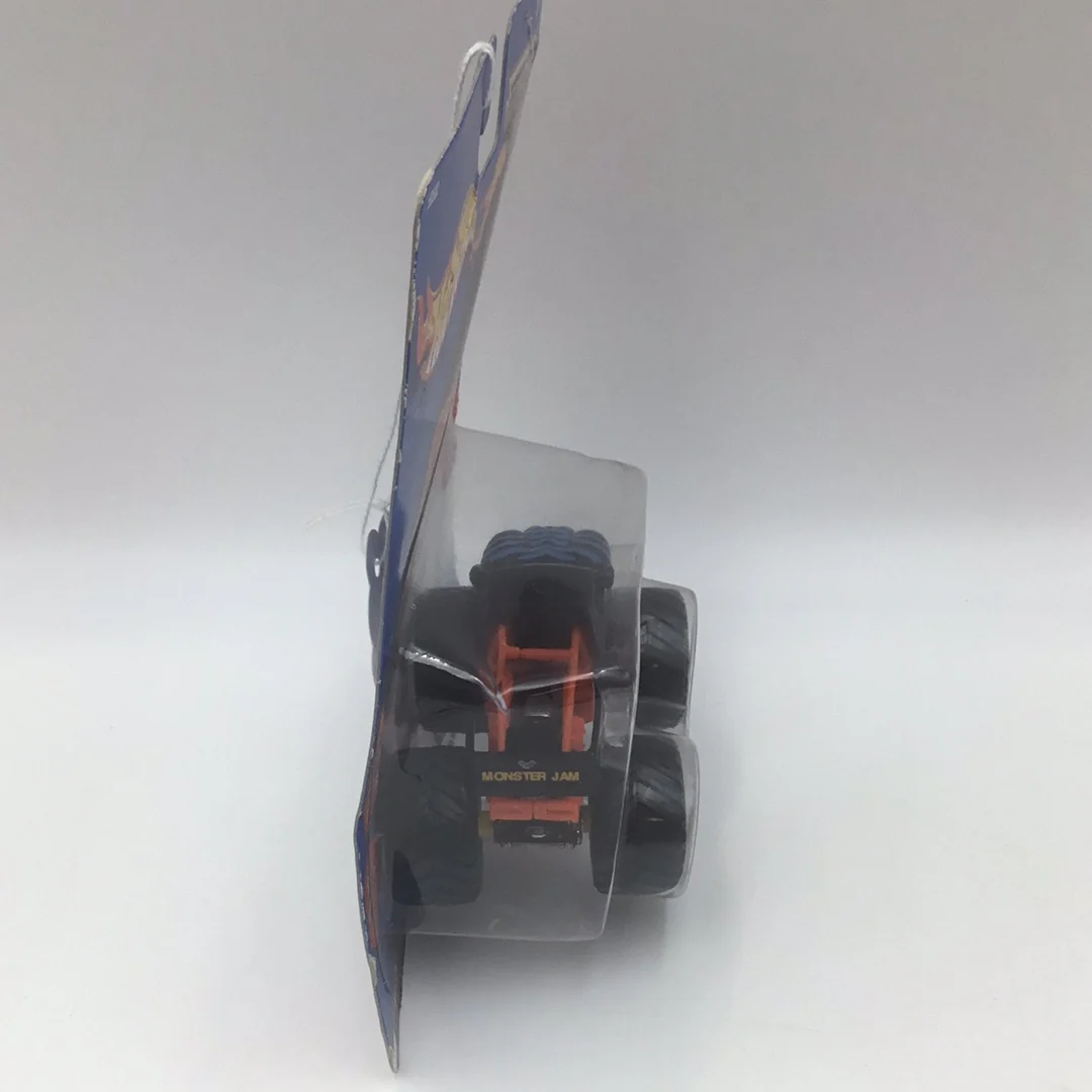Hot Wheels monster jam Predator die cast body and chassis U2 - Image 4