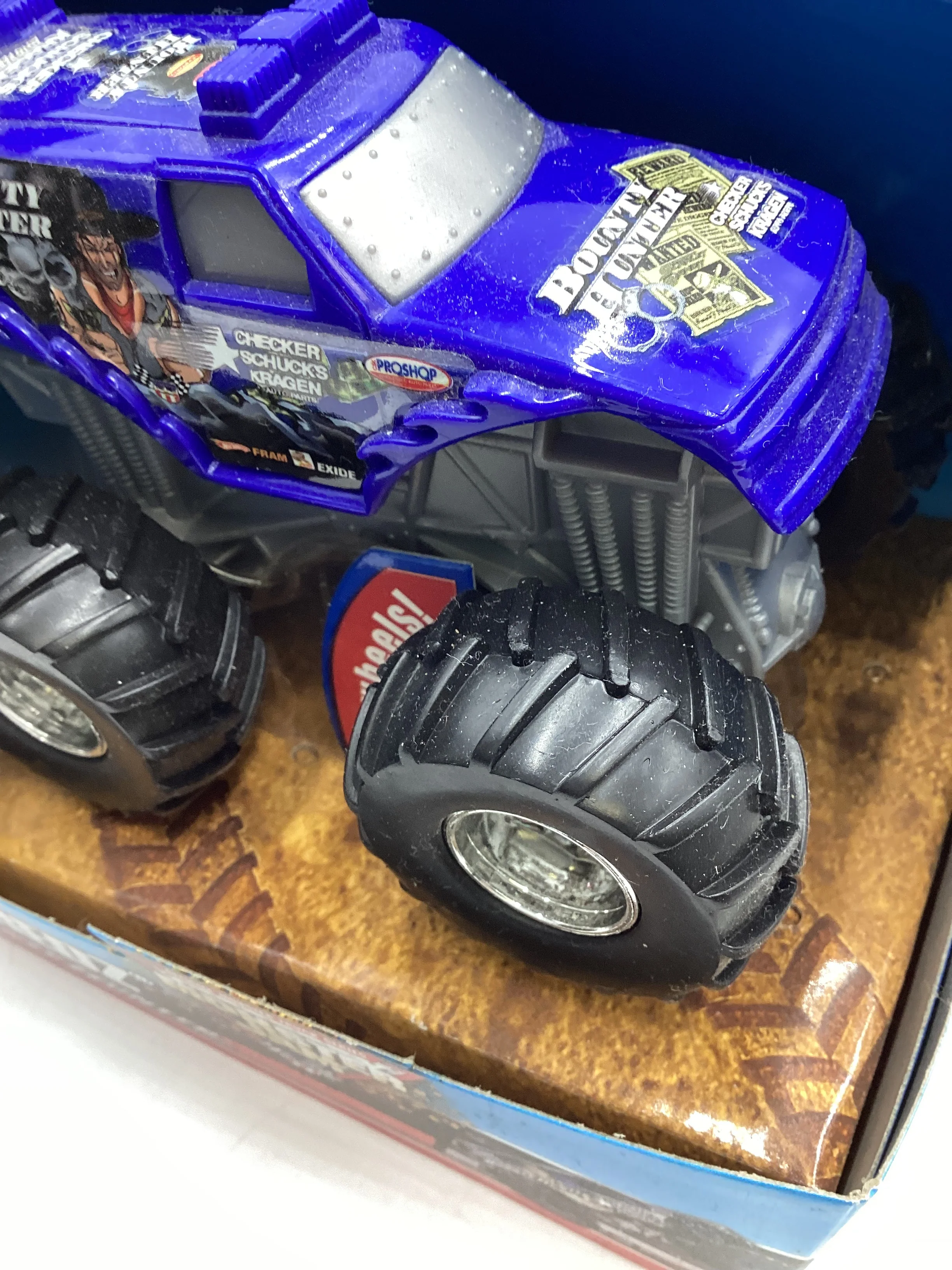 Hot Wheels Monster Jam Rev Tredz Bounty Hunter - Image 5