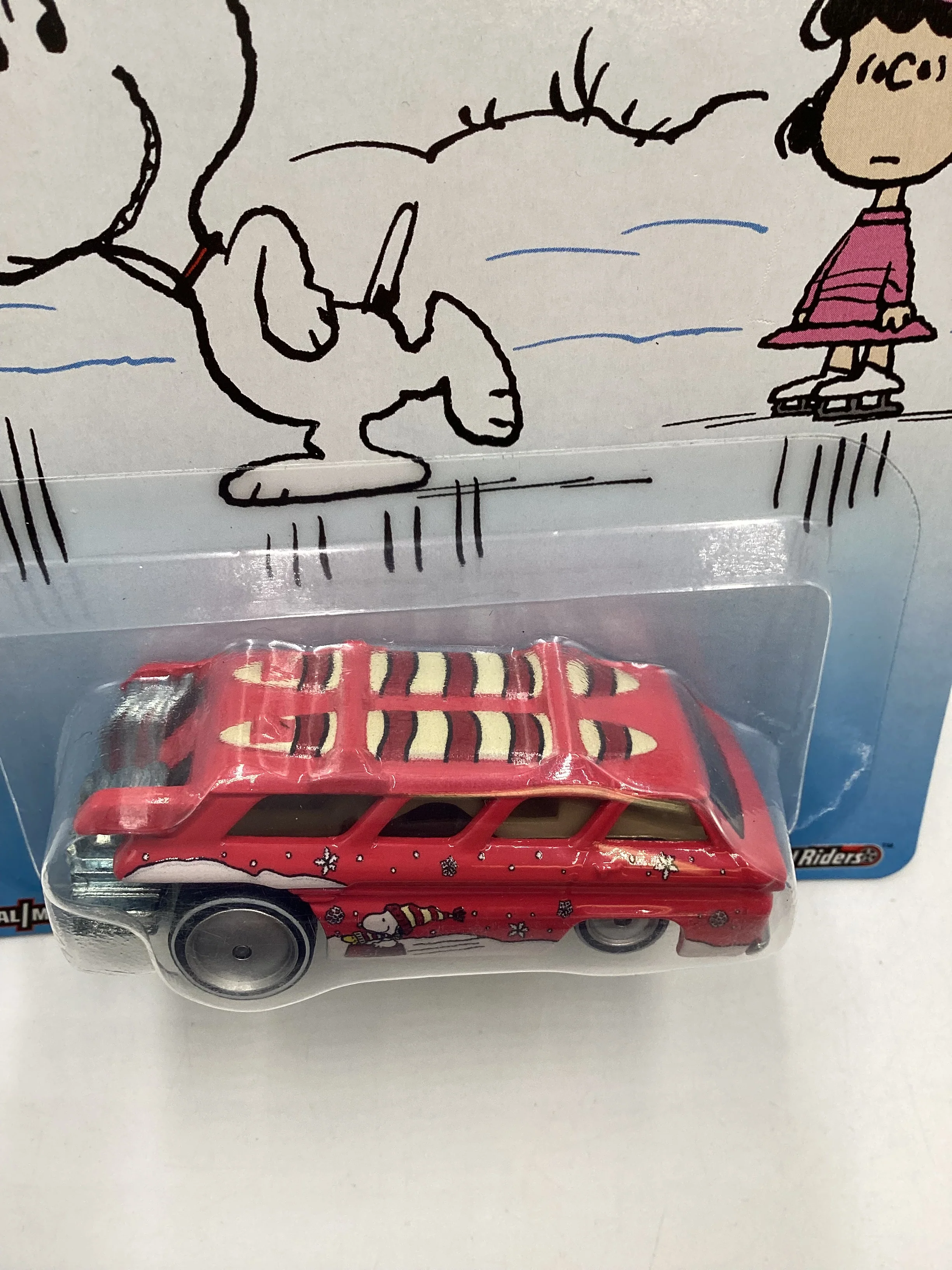 Hot Wheels Pop Culture Peanuts Custom Chevy Greenbrier Sport Wagon - Image 6