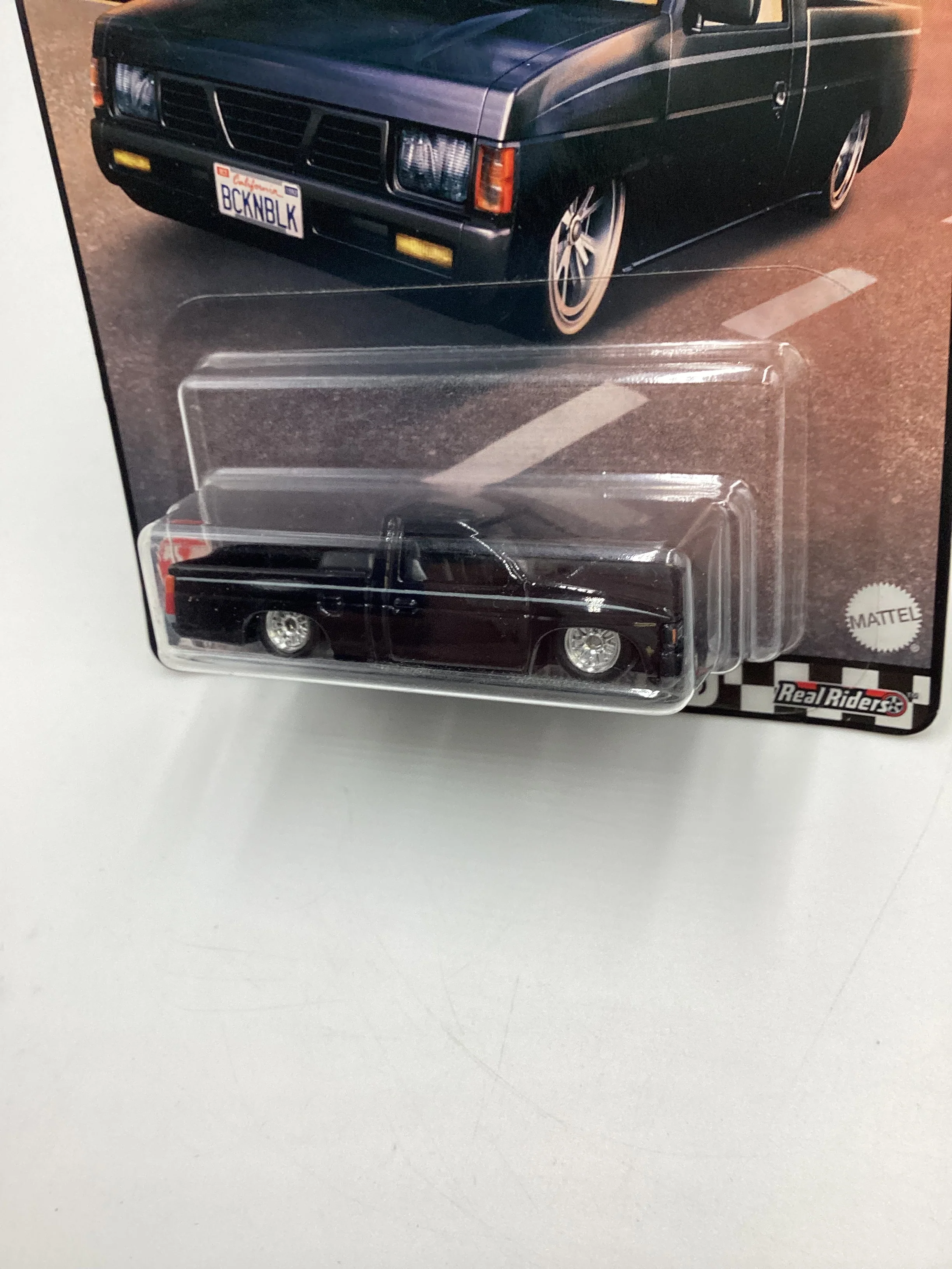 Hot Wheels Premium Boulevard #38 Custom ‘93 Nissan Hardbody Black w/ protector - Image 4