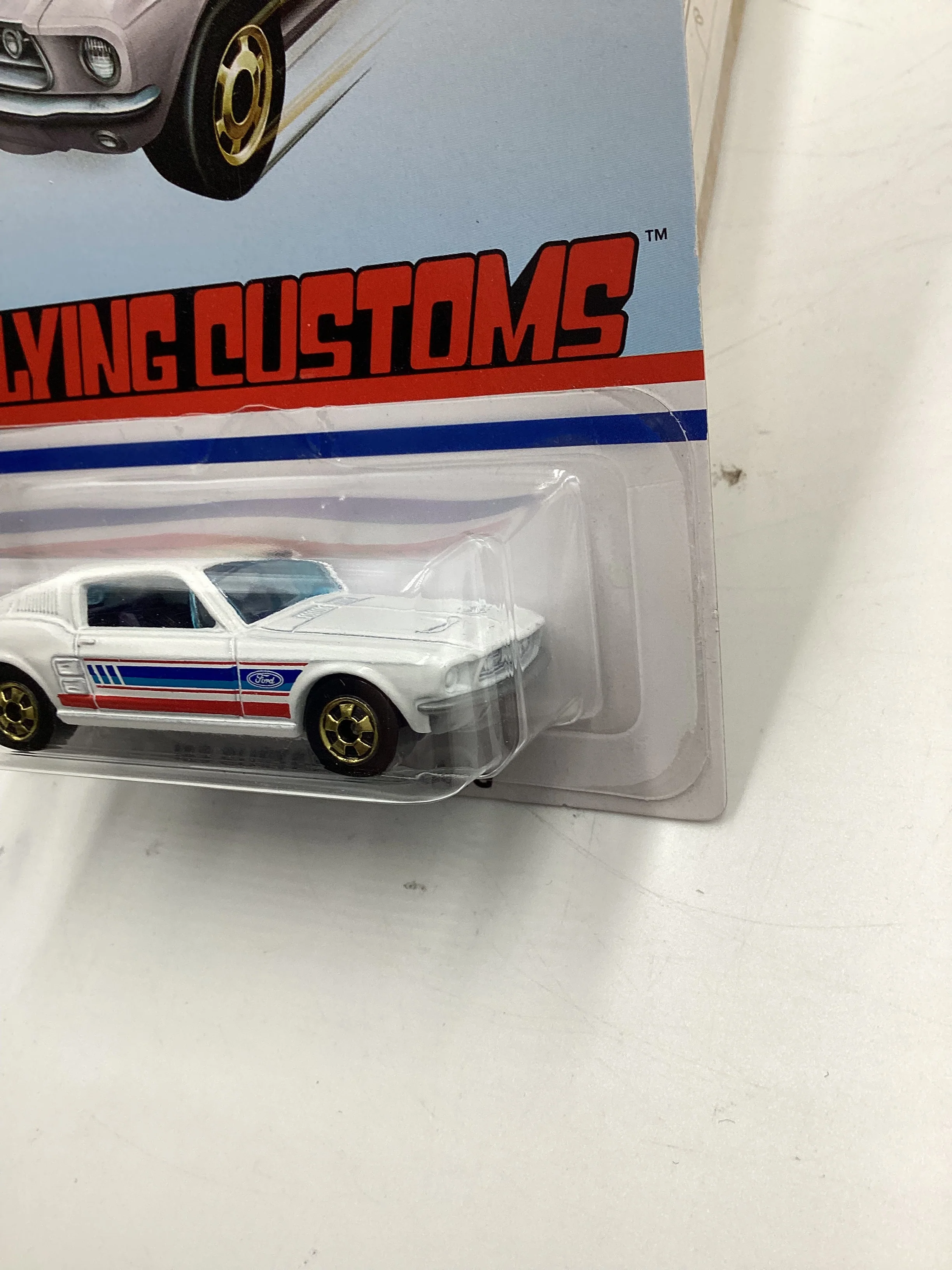 Hot Wheels Target Exclusive Flying Customs 67 Custom Mustang White Cracked Blister 157E - Image 4