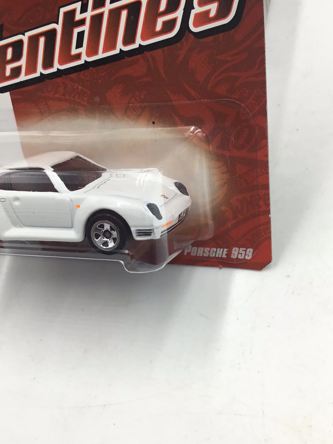 Hot Wheels Valentines Porsche 959 Walmart Exclusive with protector - Image 4