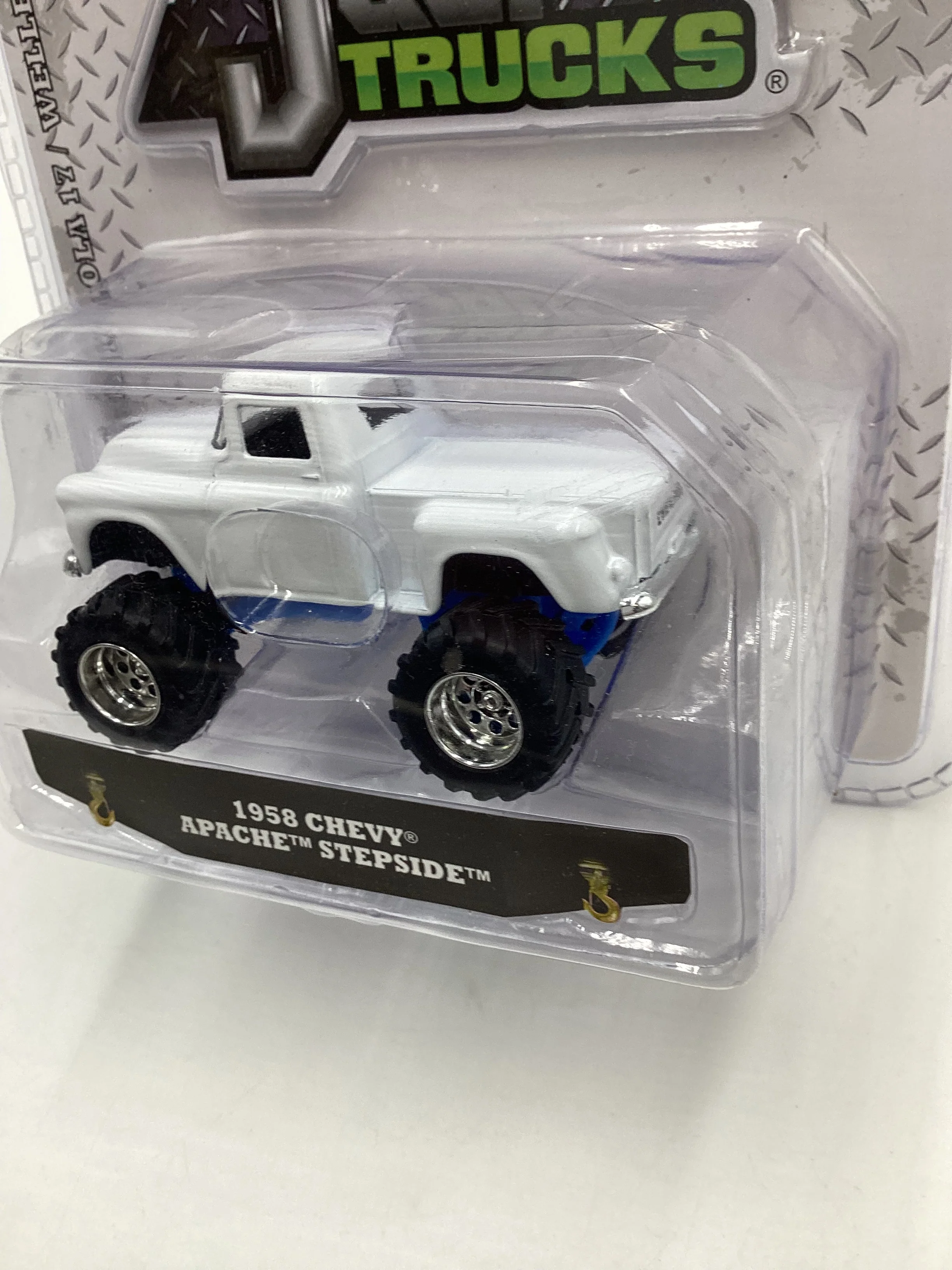 Jada Just Trucks White 1958 Chevy Apache Stepside 188C - Image 4