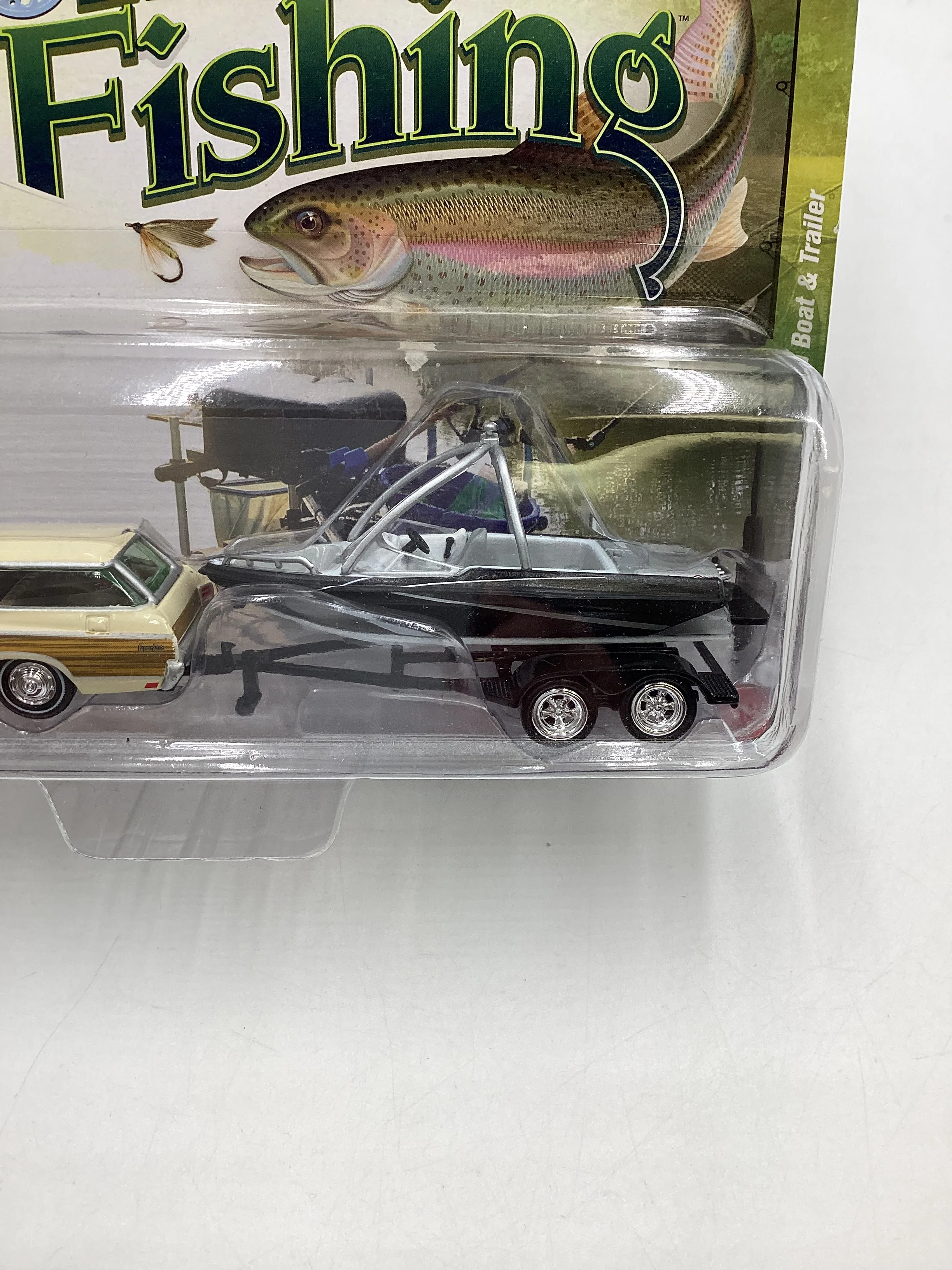 Johnny Lightning 2017 Series 2 Version A Gone Fishing 1973 Chevy Caprice W/ Boat & Trailer 191G - Image 4