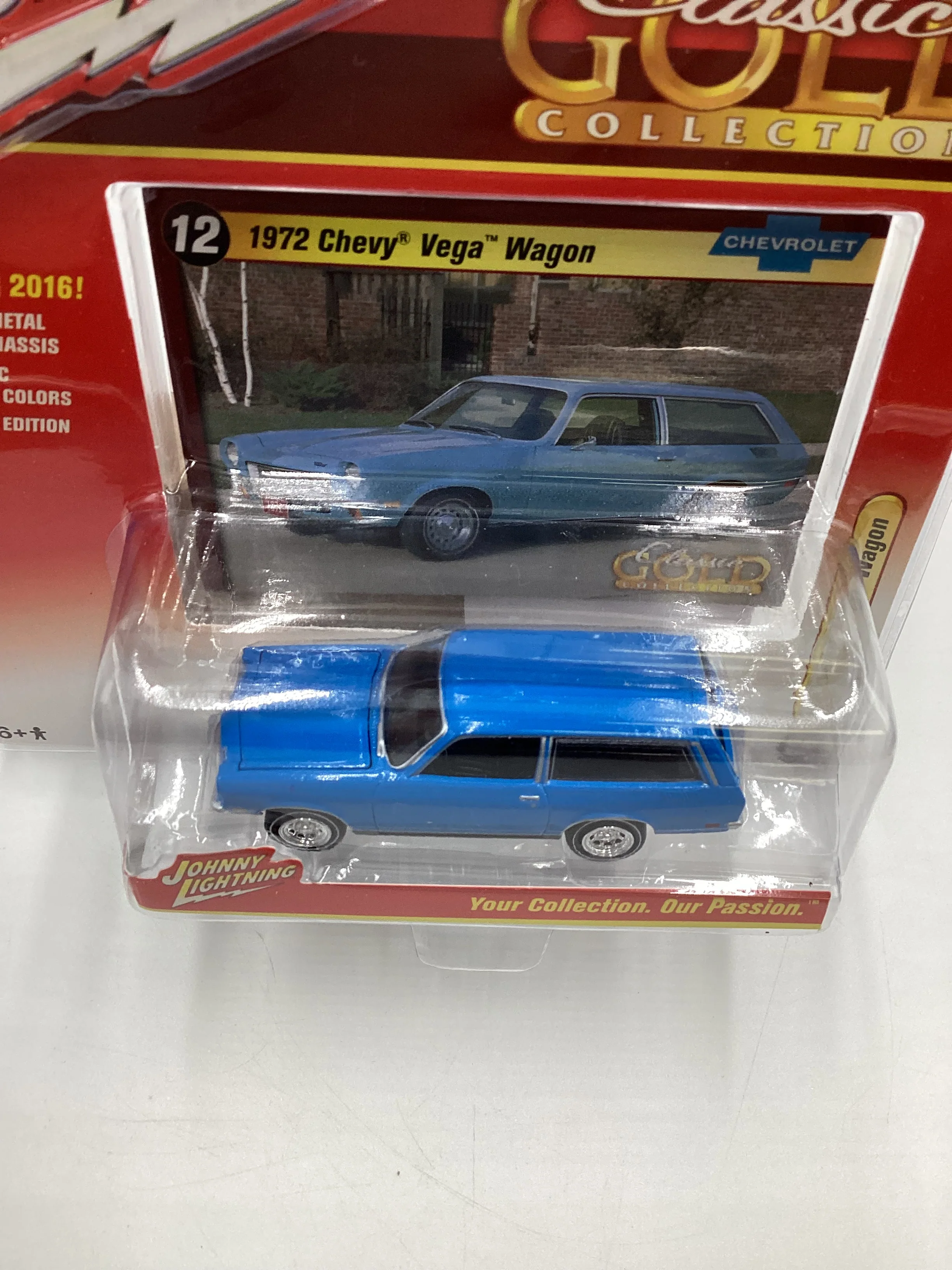 Johnny Lightning Classic Gold #12 1972 Chevy Vega Wagon Blue 217E - Image 6