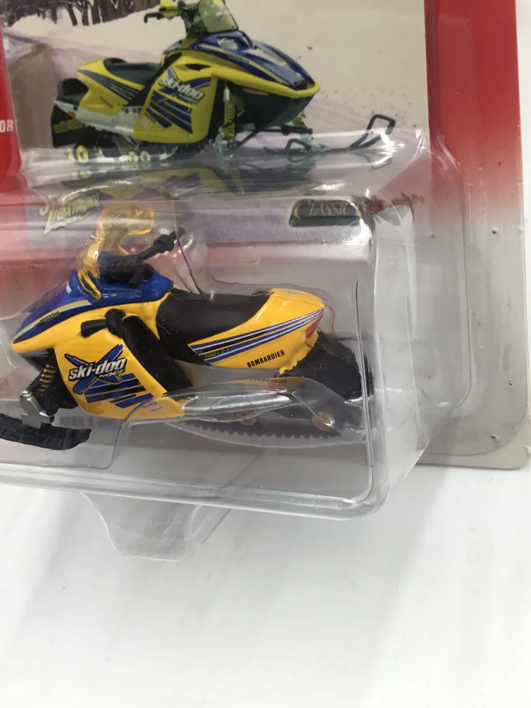 Johnny lightning Classic Gold 2004 Ski-Doo MXZ Formula XP-S OO3 - Image 4