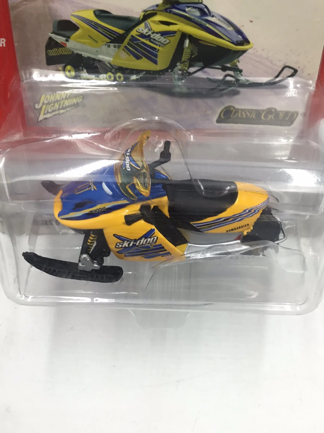 Johnny lightning Classic Gold 2004 Ski-Doo MXZ Formula XP-S OO3 - Image 5