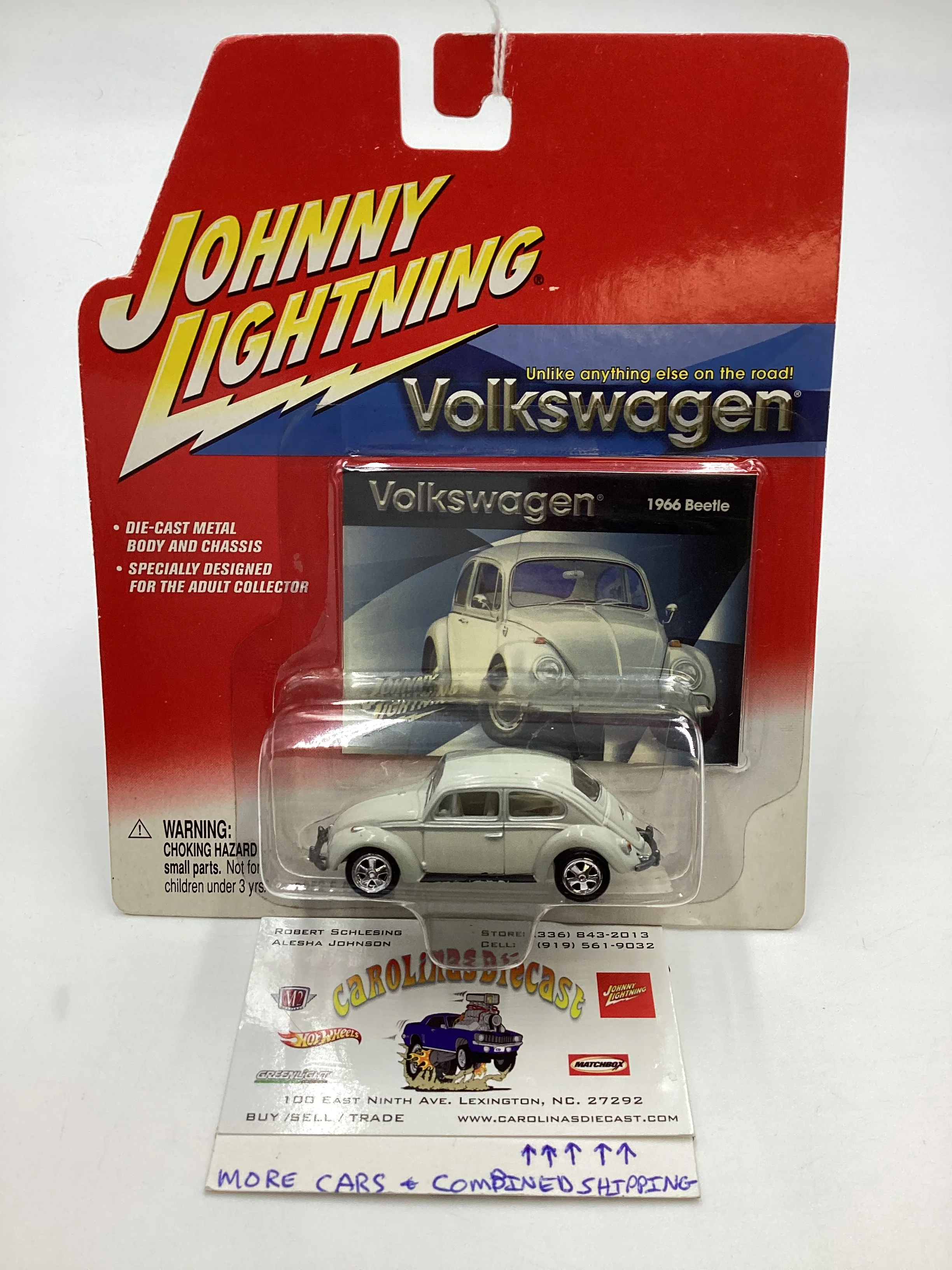 Johnny Lightning Volkswagen 1966 Beetle White/Light Gray 229C