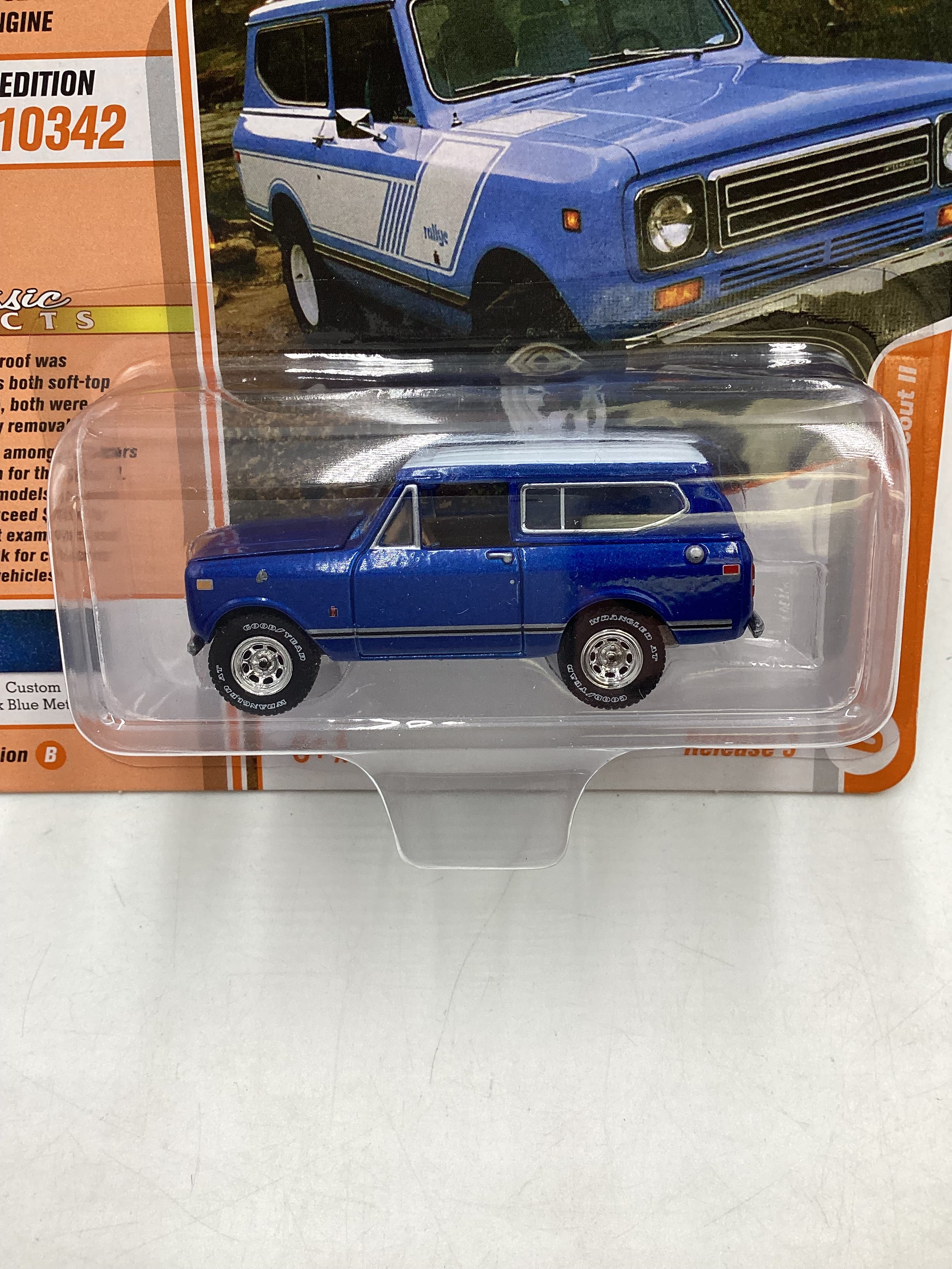 Johnny Lightning Classic Gold Collection 1979 International Scout II 219B - Image 3