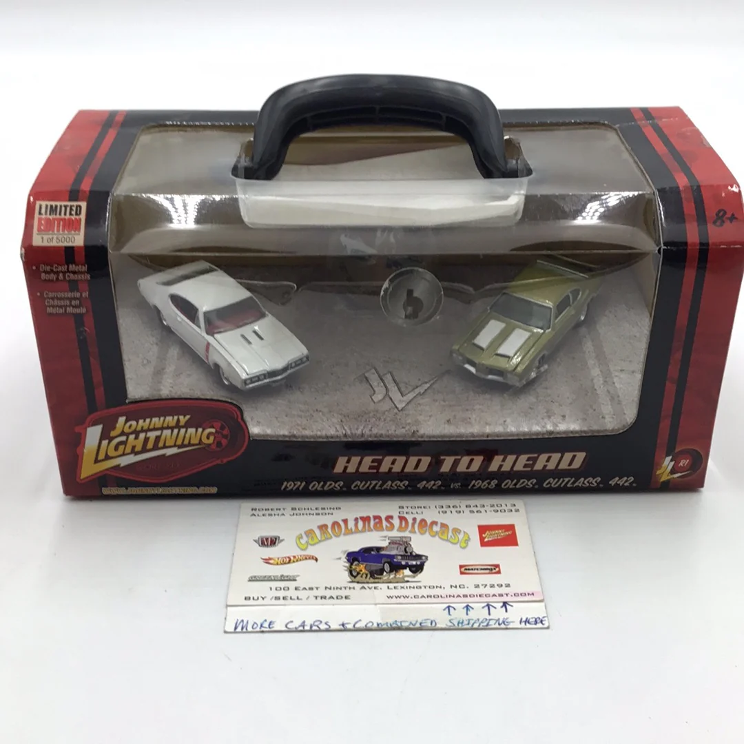 Johnny Lightning Head to Head 1971 & 1968 Olds Cutlass 442