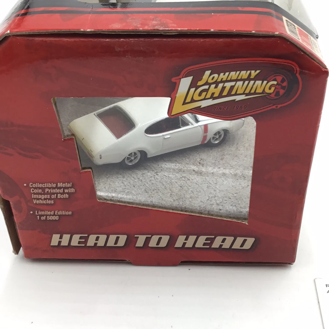 Johnny Lightning Head to Head 1971 & 1968 Olds Cutlass 442 - Image 4