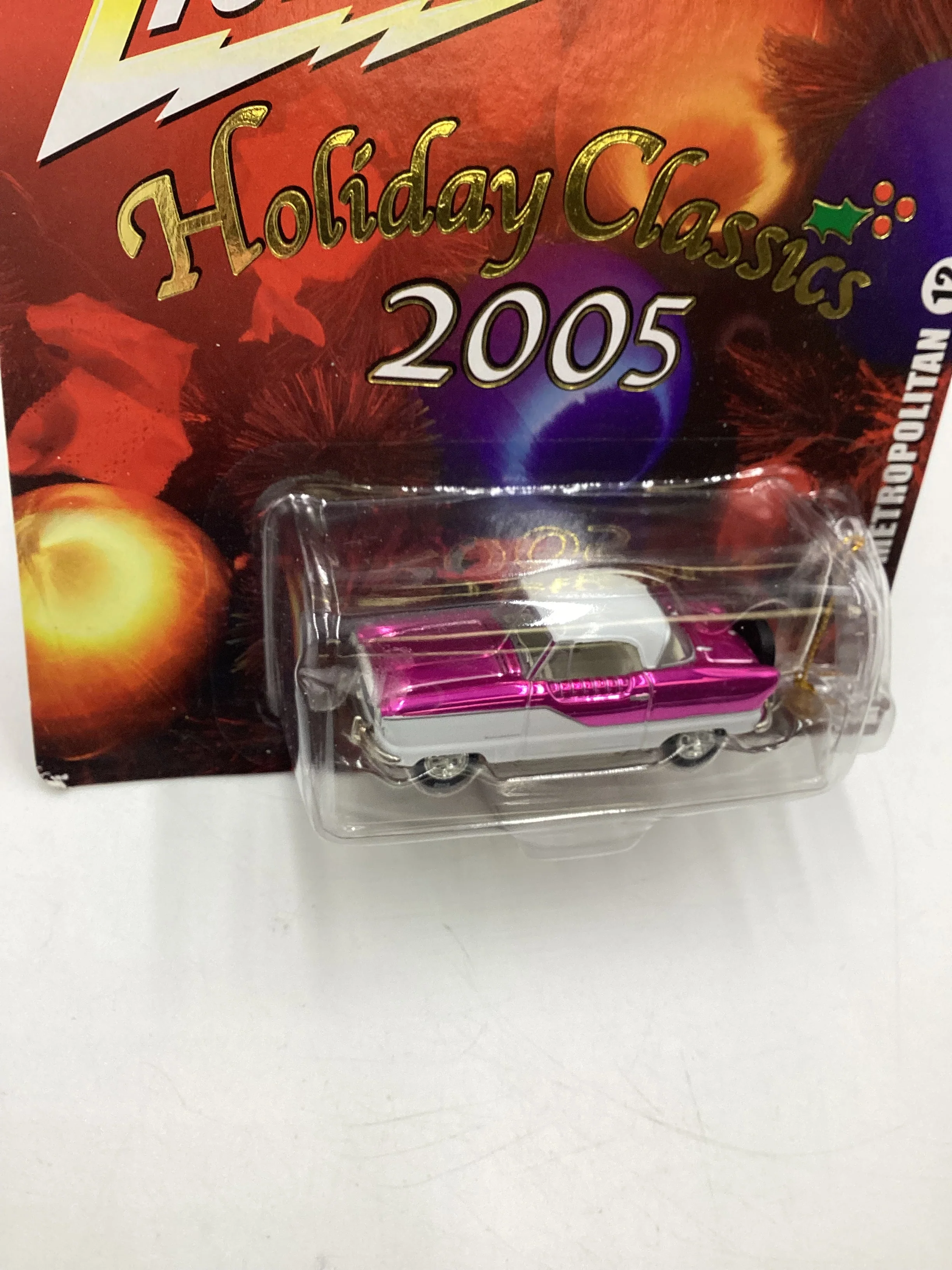Johnny Lightning Holiday Classics 2005 #12 1958 AMC Metropolitan Pink/White 223F - Image 5