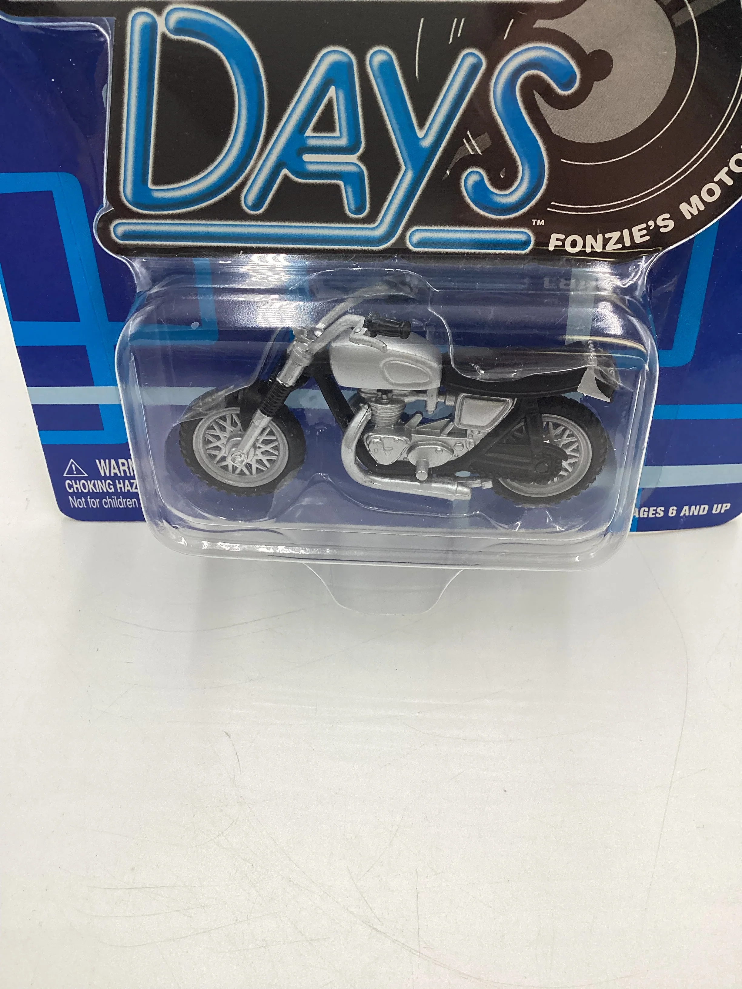 Johnny Lightning Hollywood On Wheels Happy Days Fonzies Motorcycle - Image 4
