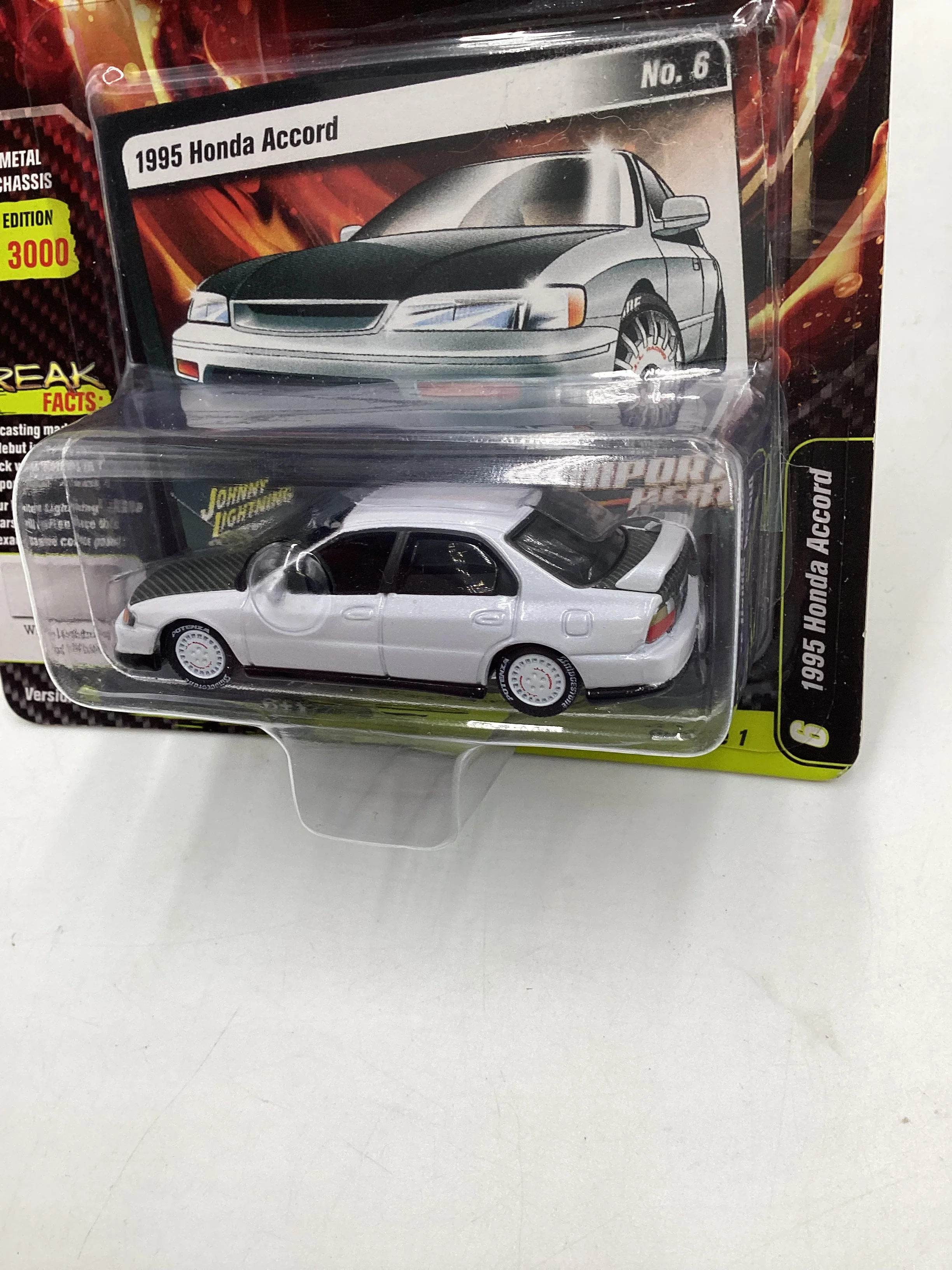 Johnny lightning Import heat #6 1995 Honda Accord White - Image 4