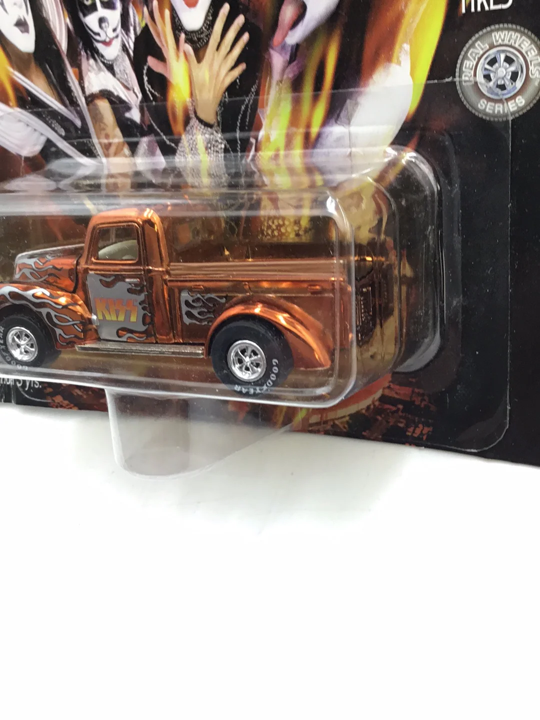 Johnny Lightning Kiss 1940 Ford (Bad Card) - Image 4