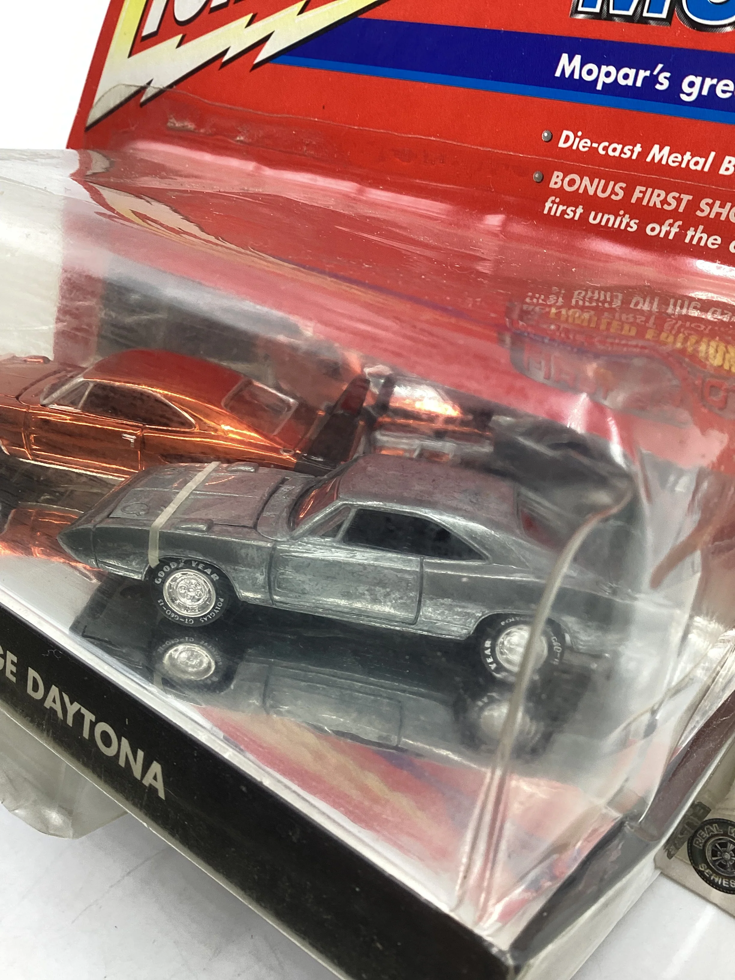 Johnny Lightning Mopar Muscle First Shot 1969 Dodge Daytona - Image 9