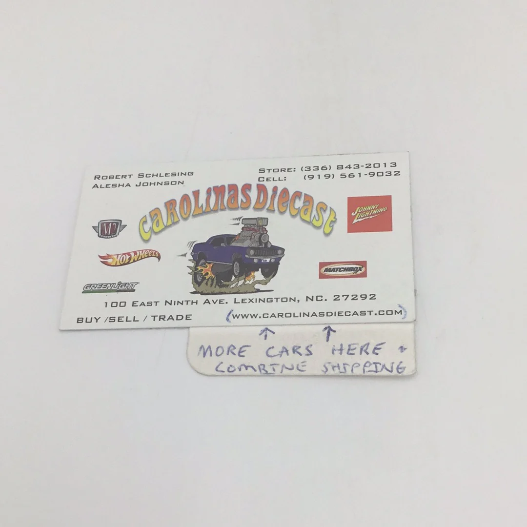Johnny lightning Tow & Go 1981 Jeep Wagoneer with Tiny House ver. B 220H - Image 5