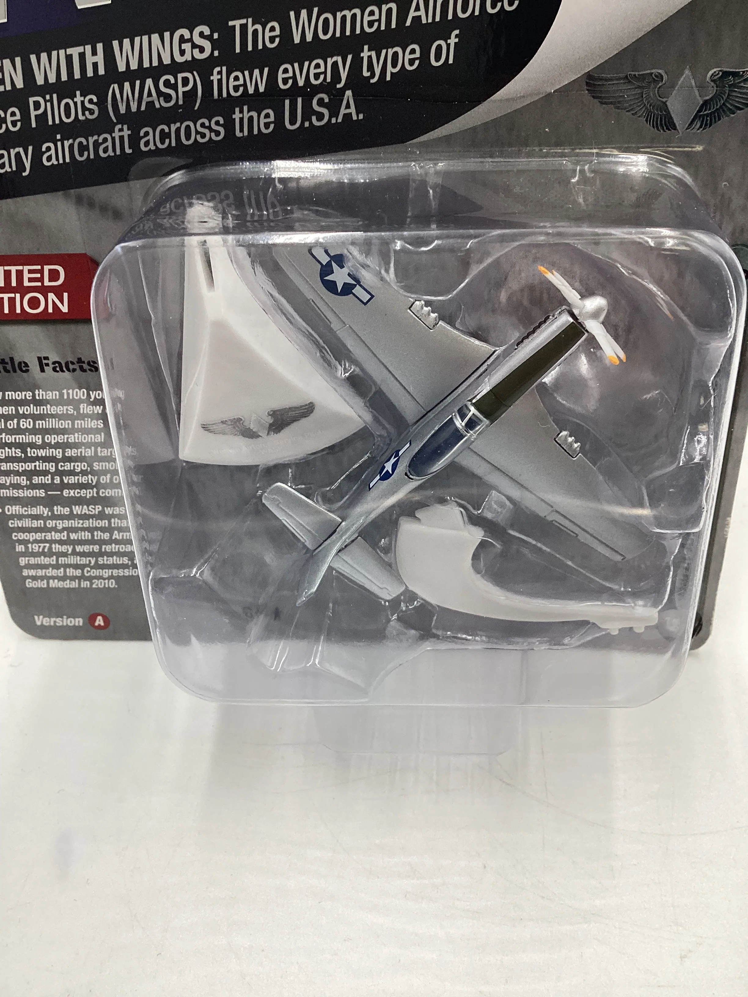Johnny Lightning WW2 History Revealed Release 1 Version A North American Aviation P-51 Mustang White Lightning Chase - Image 3
